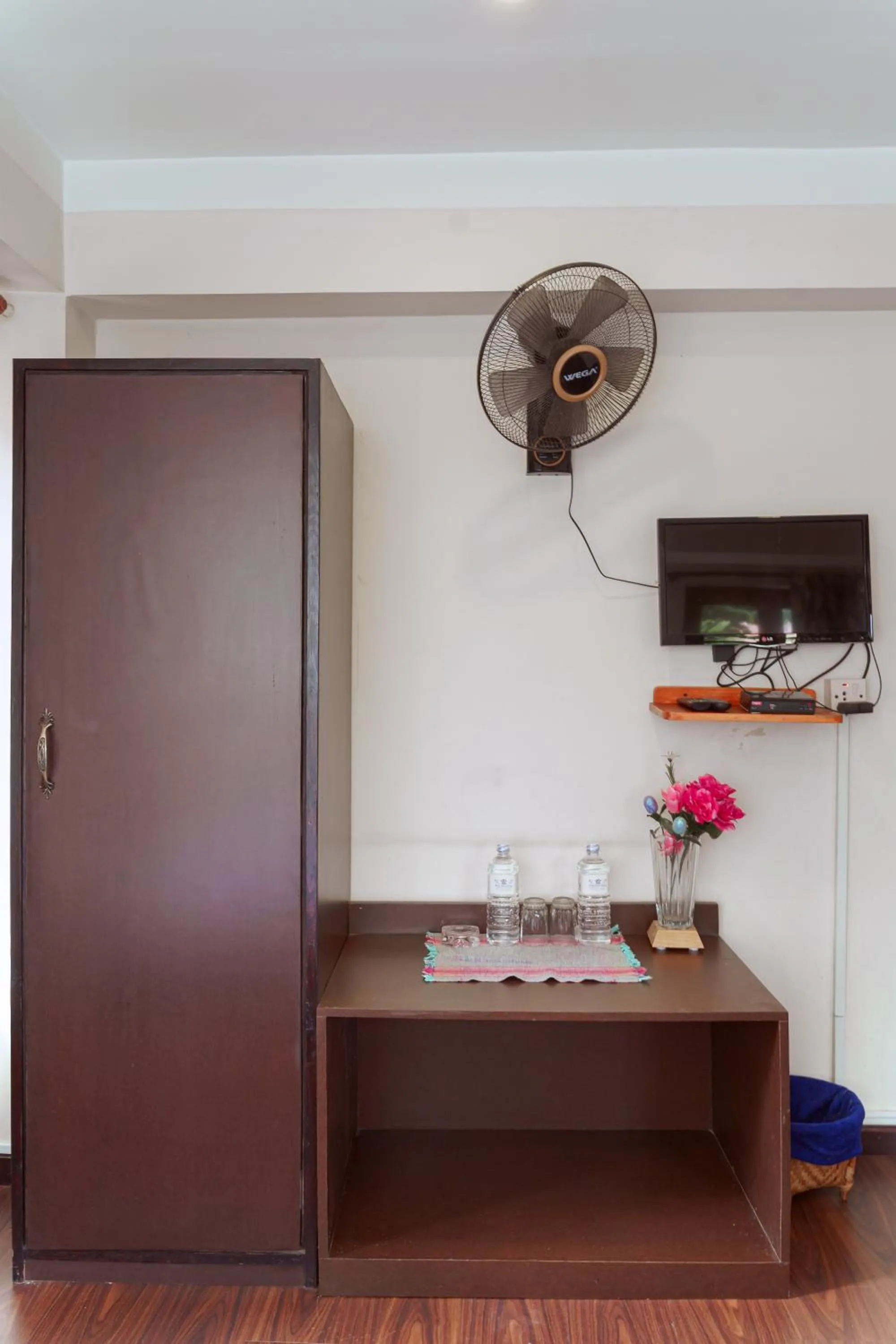 wardrobe in Sweet Inn