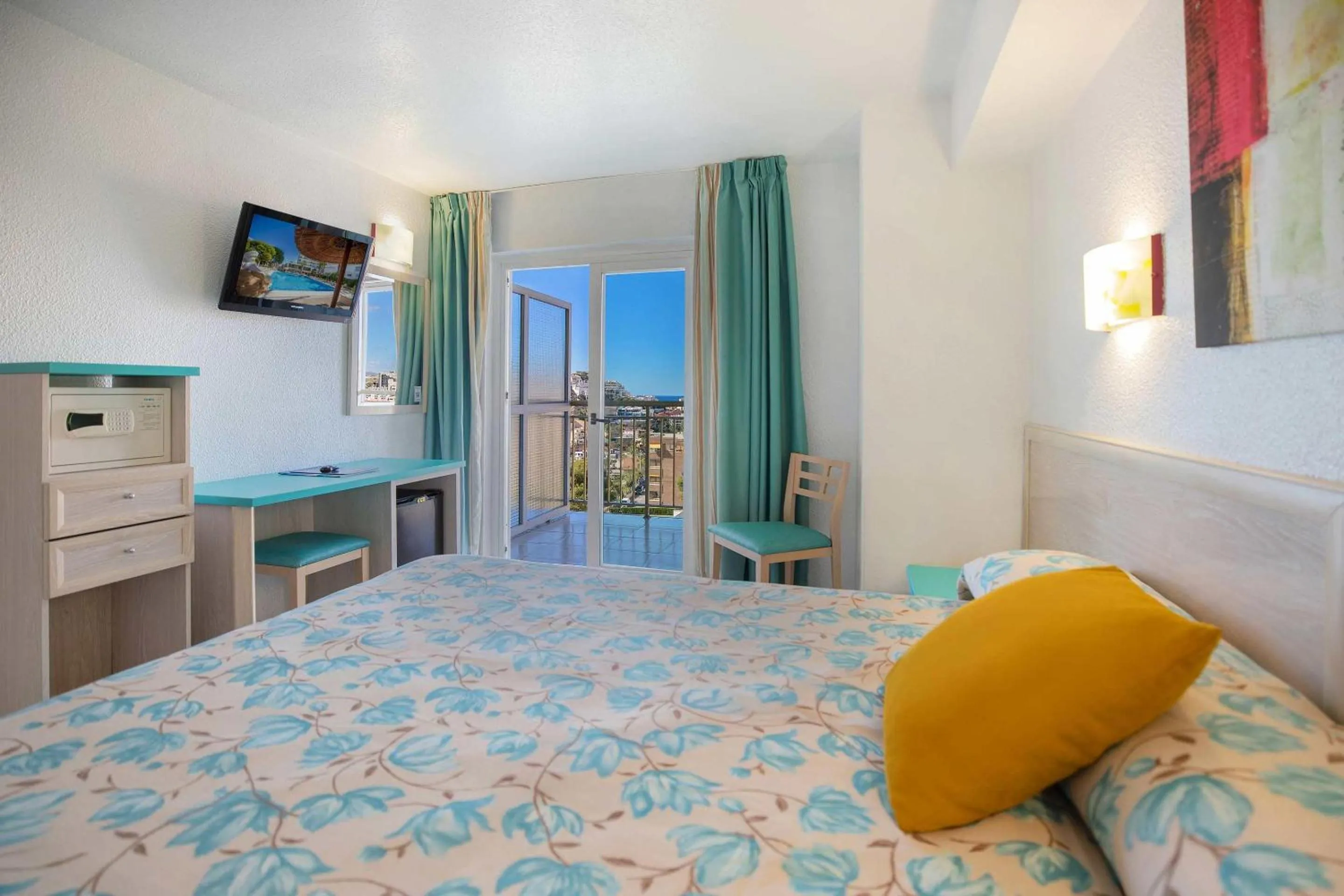 Photo of the whole room, Bed in Hotel Servigroup Torre Dorada