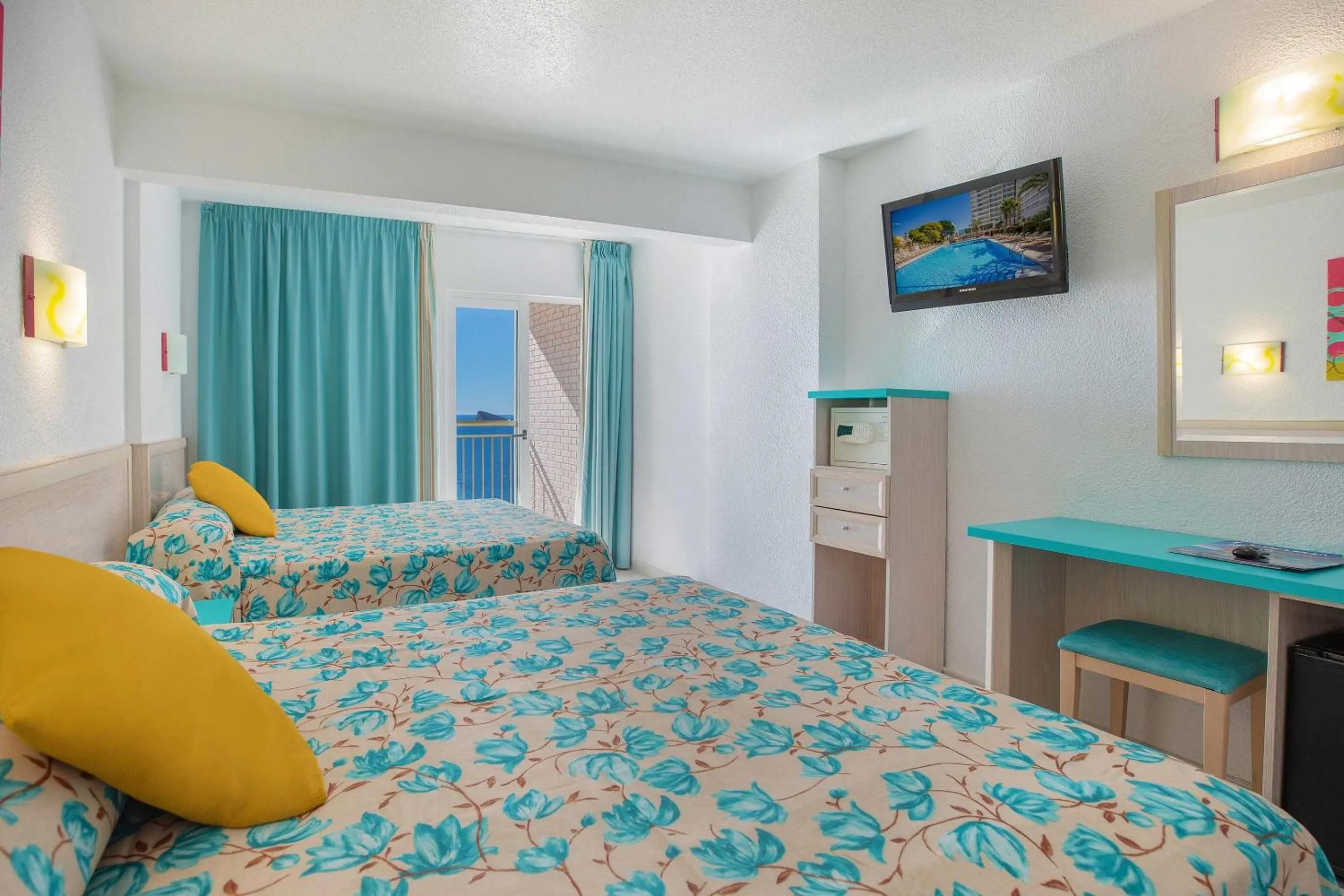 Photo of the whole room, Bed in Hotel Servigroup Torre Dorada