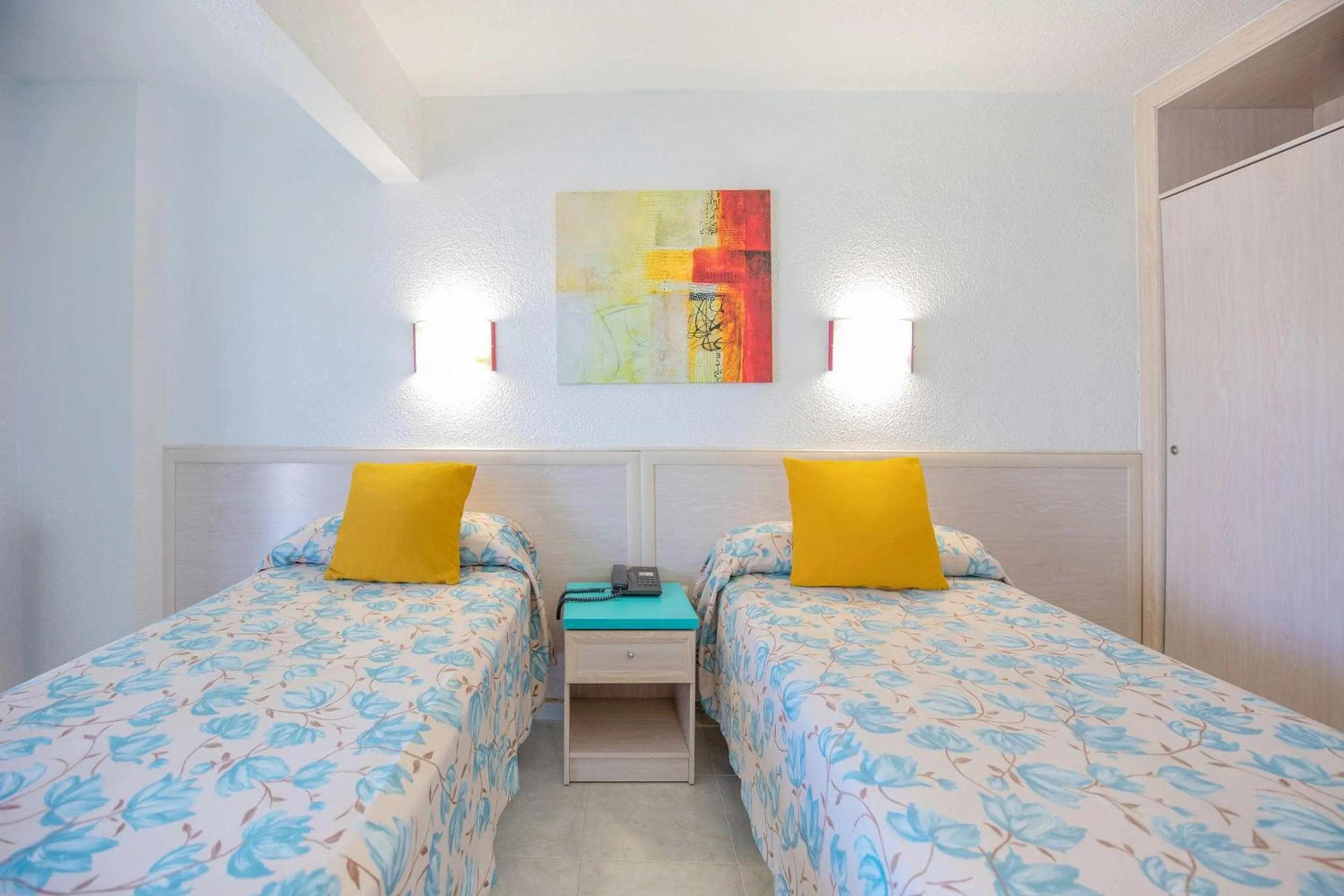 Photo of the whole room, Bed in Hotel Servigroup Torre Dorada