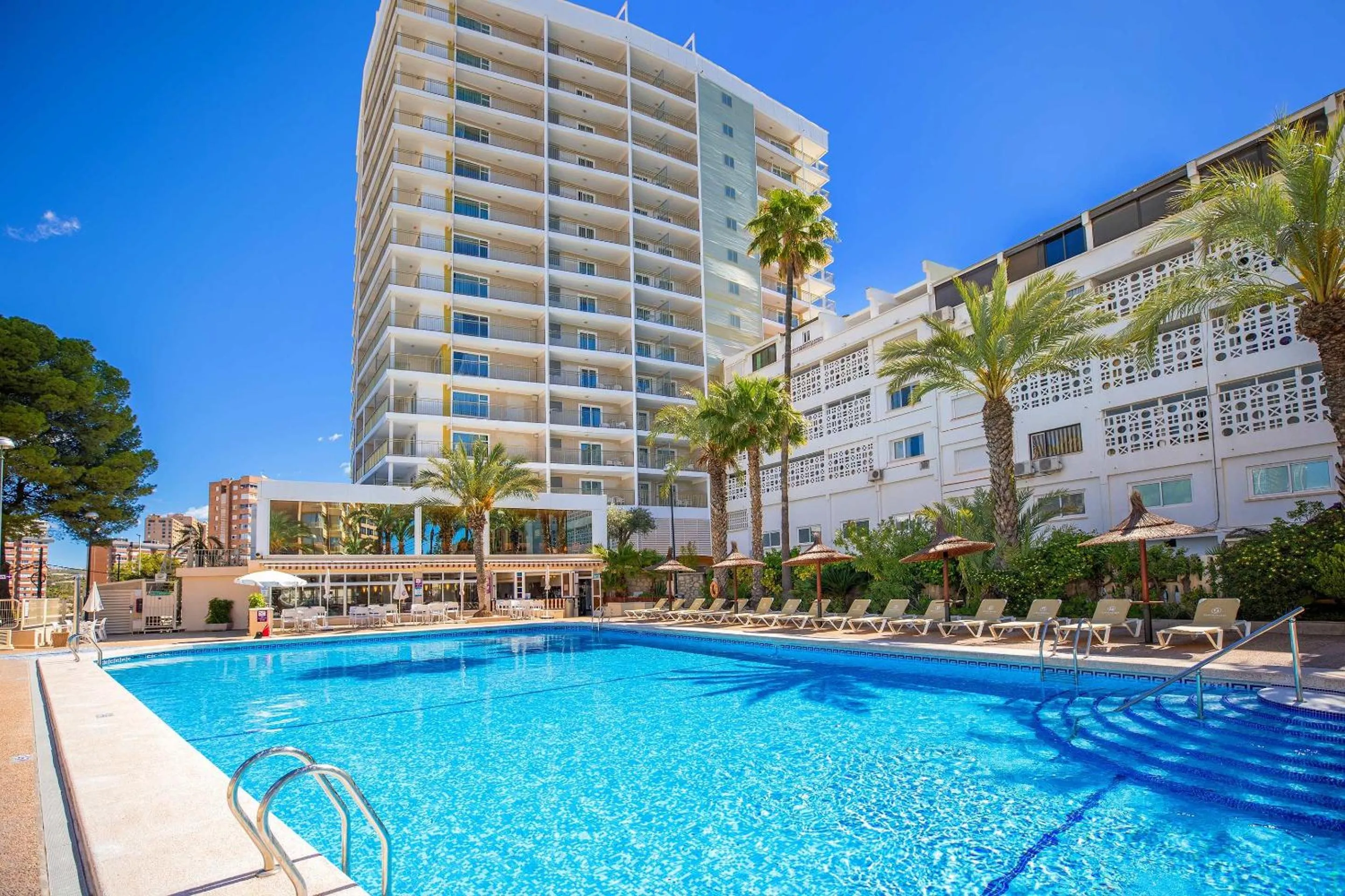 Swimming pool in Hotel Servigroup Torre Dorada