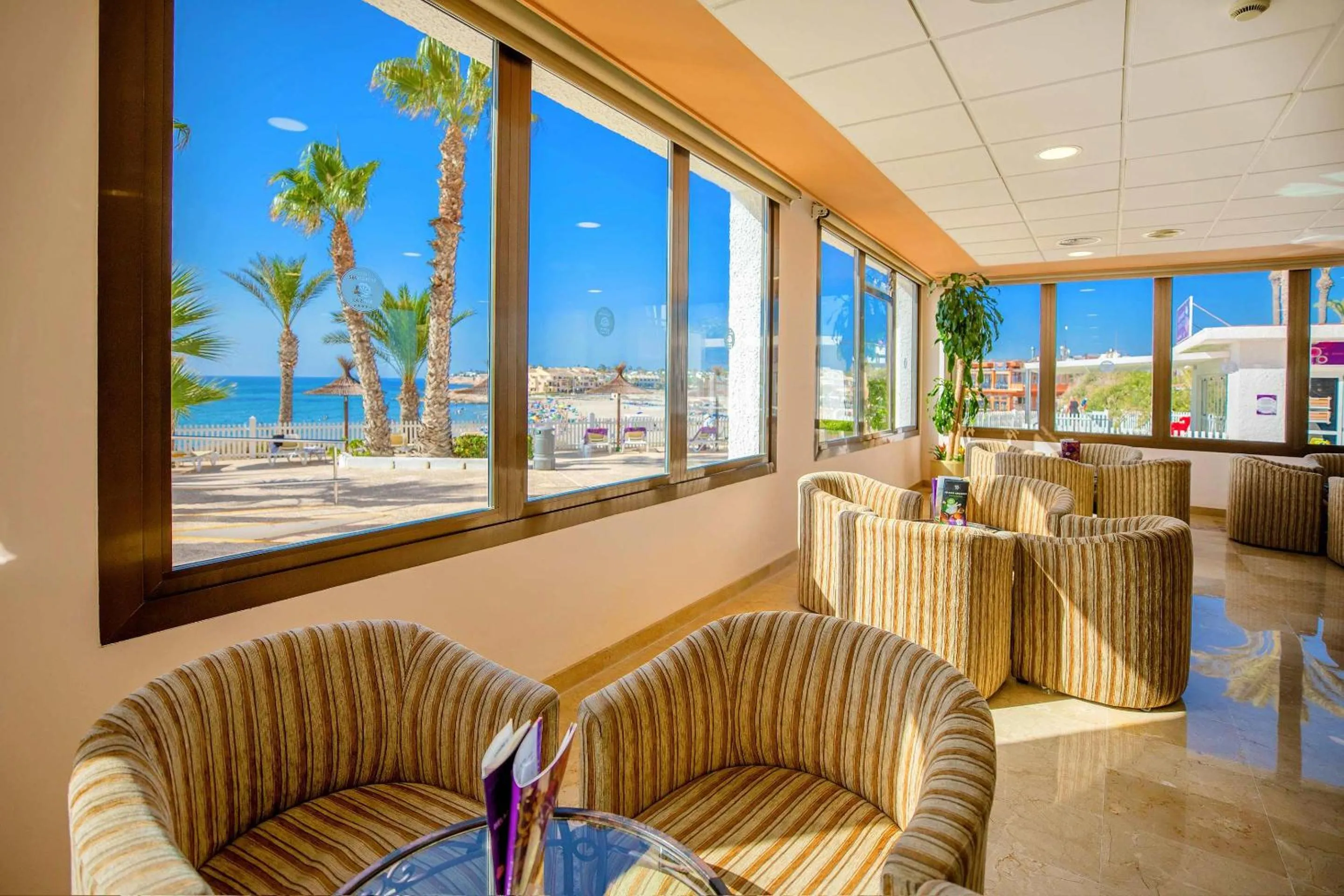 Lounge or bar in Hotel Servigroup La Zenia 4 Sup