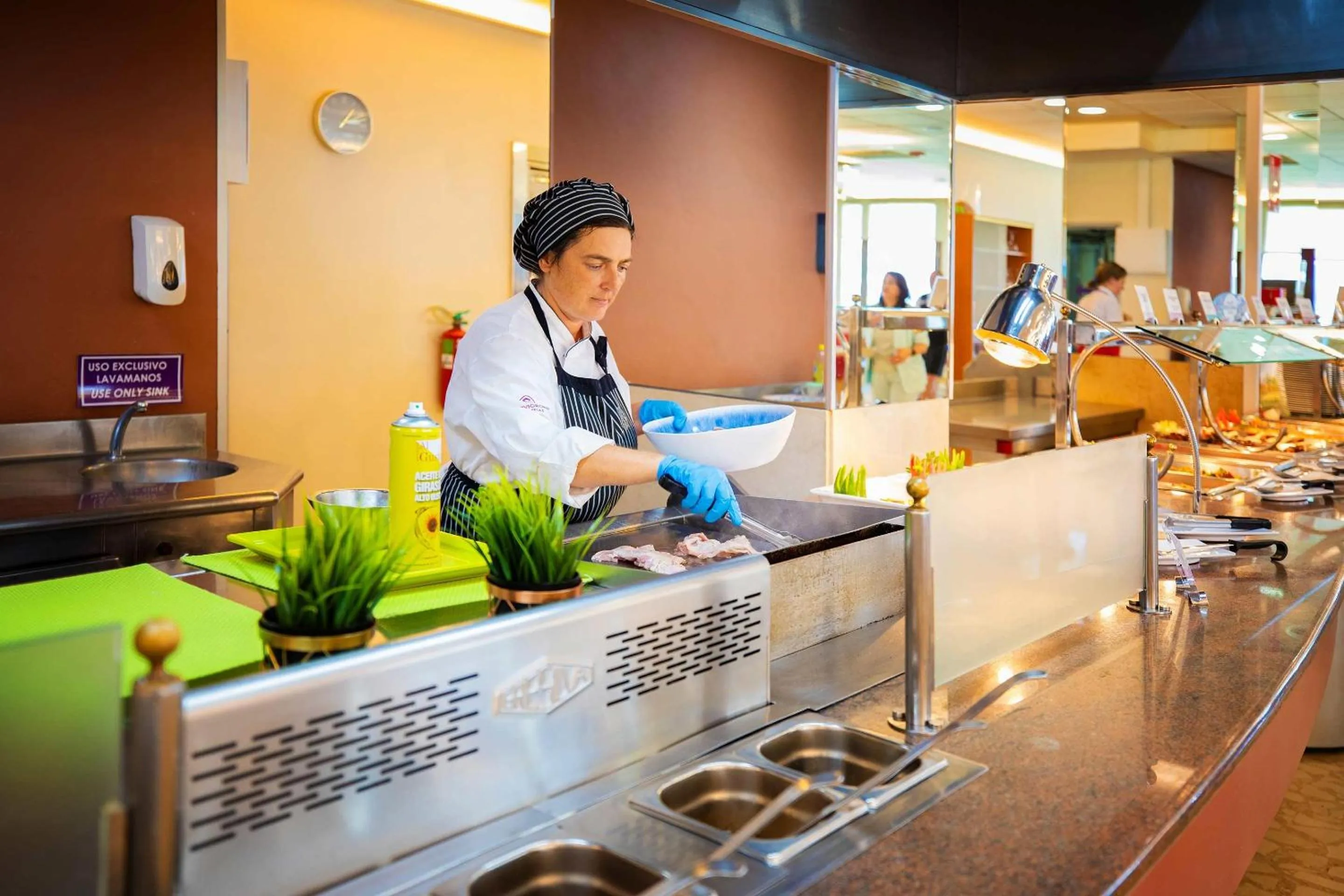 Restaurant/places to eat in Hotel Servigroup La Zenia 4 Sup