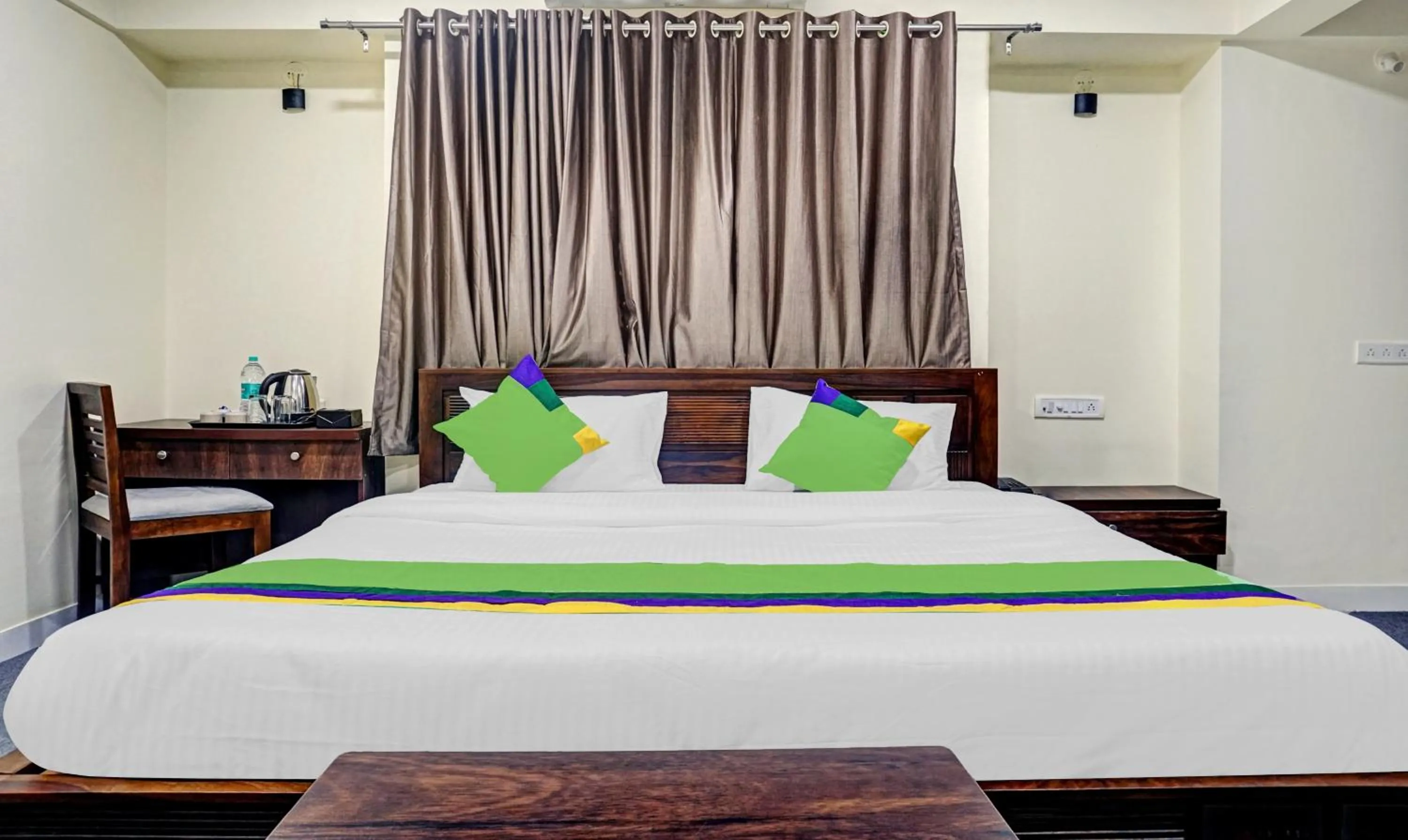 Bedroom, Bed in Treebo Tulip