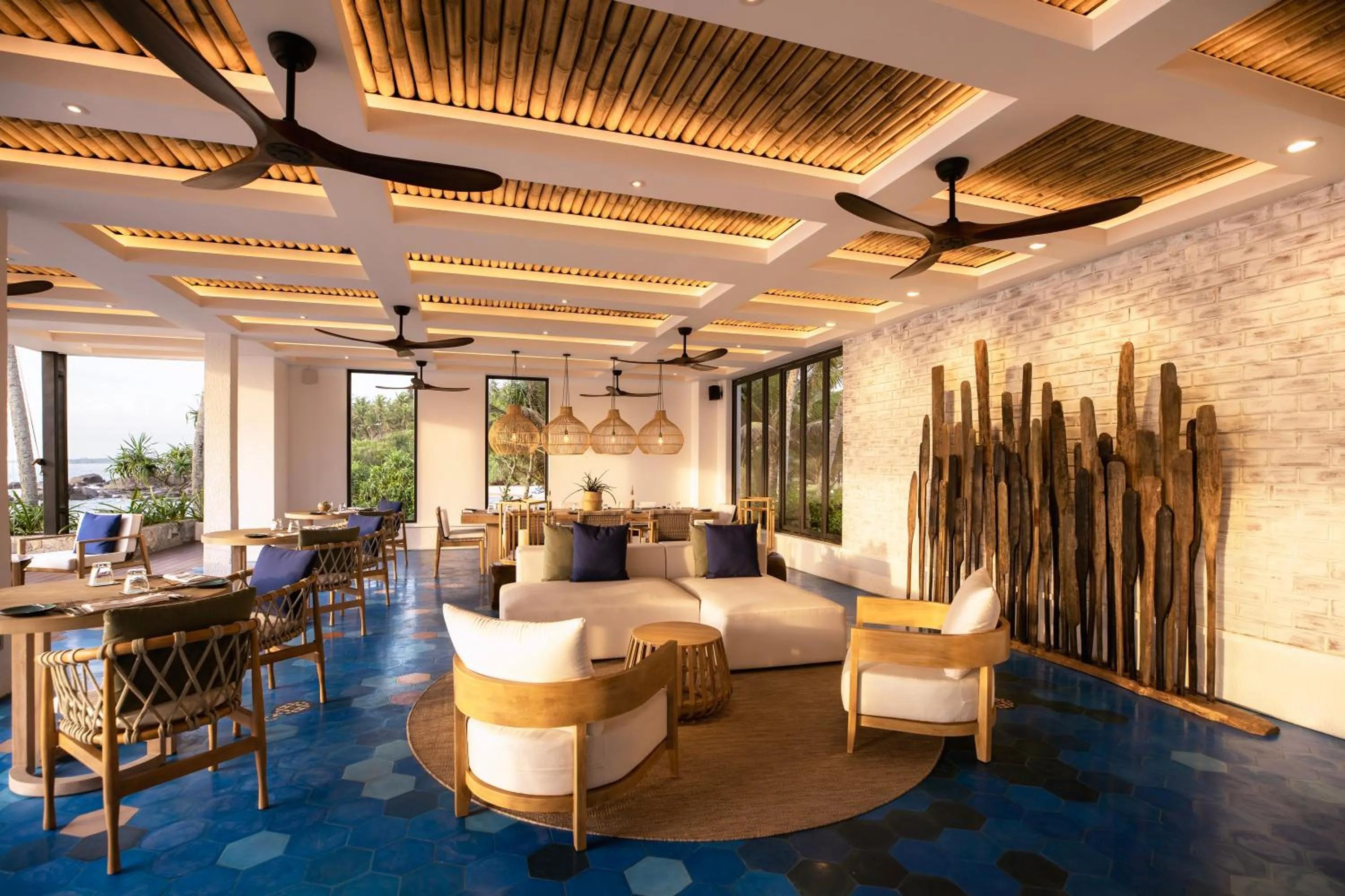 Restaurant/places to eat in Ahu Bay