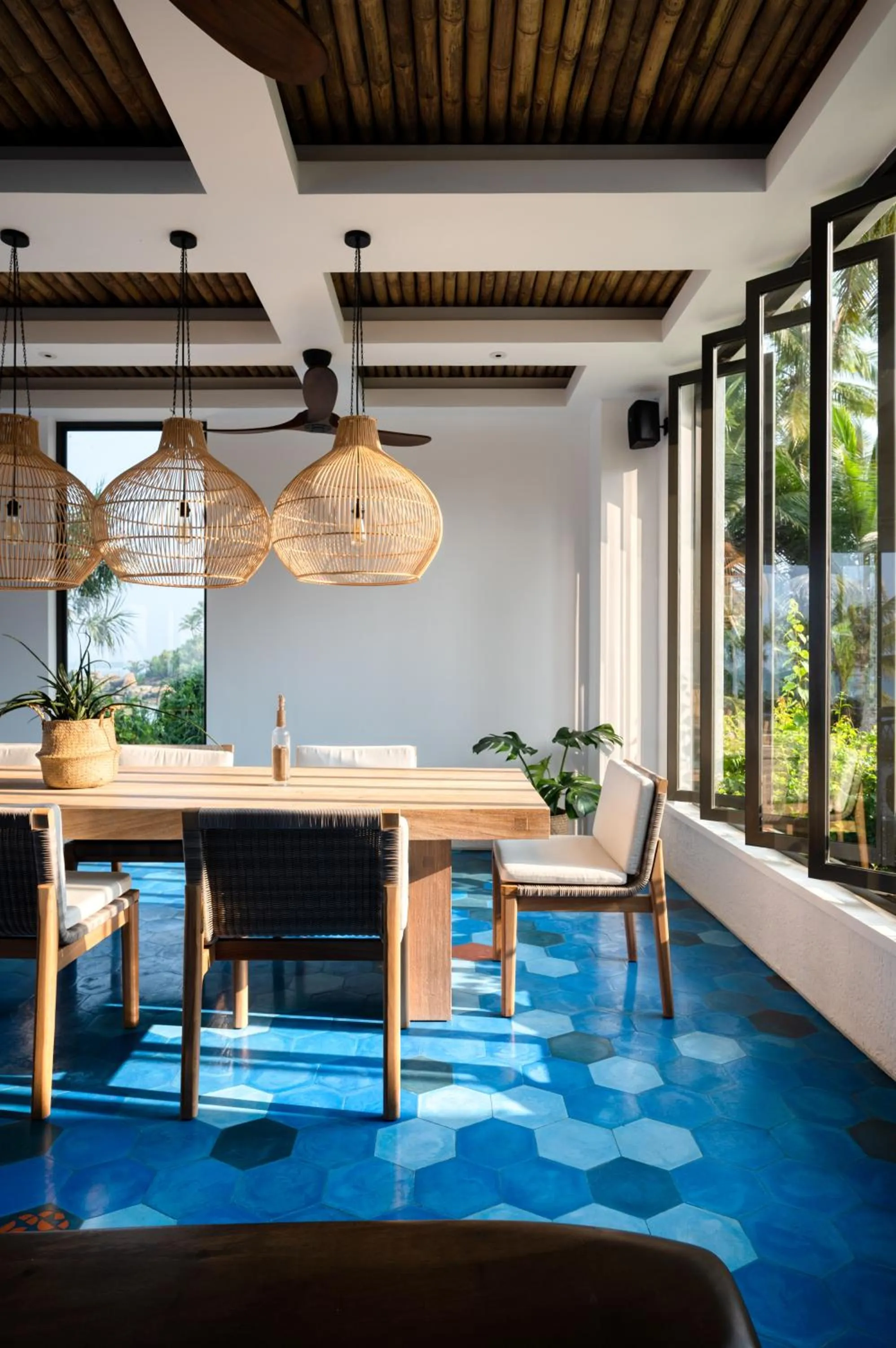 Restaurant/places to eat in Ahu Bay