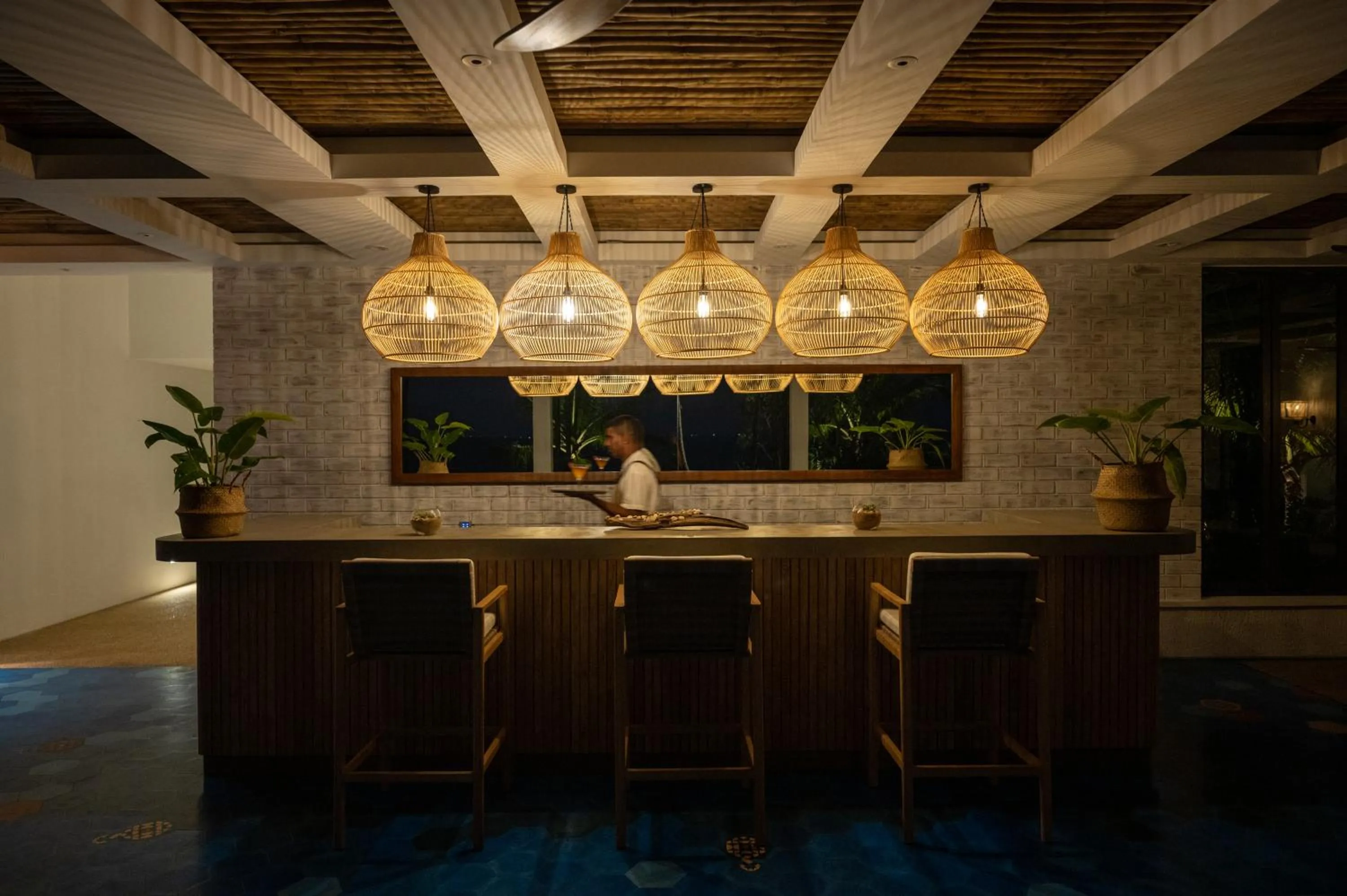 Lounge or bar in Ahu Bay