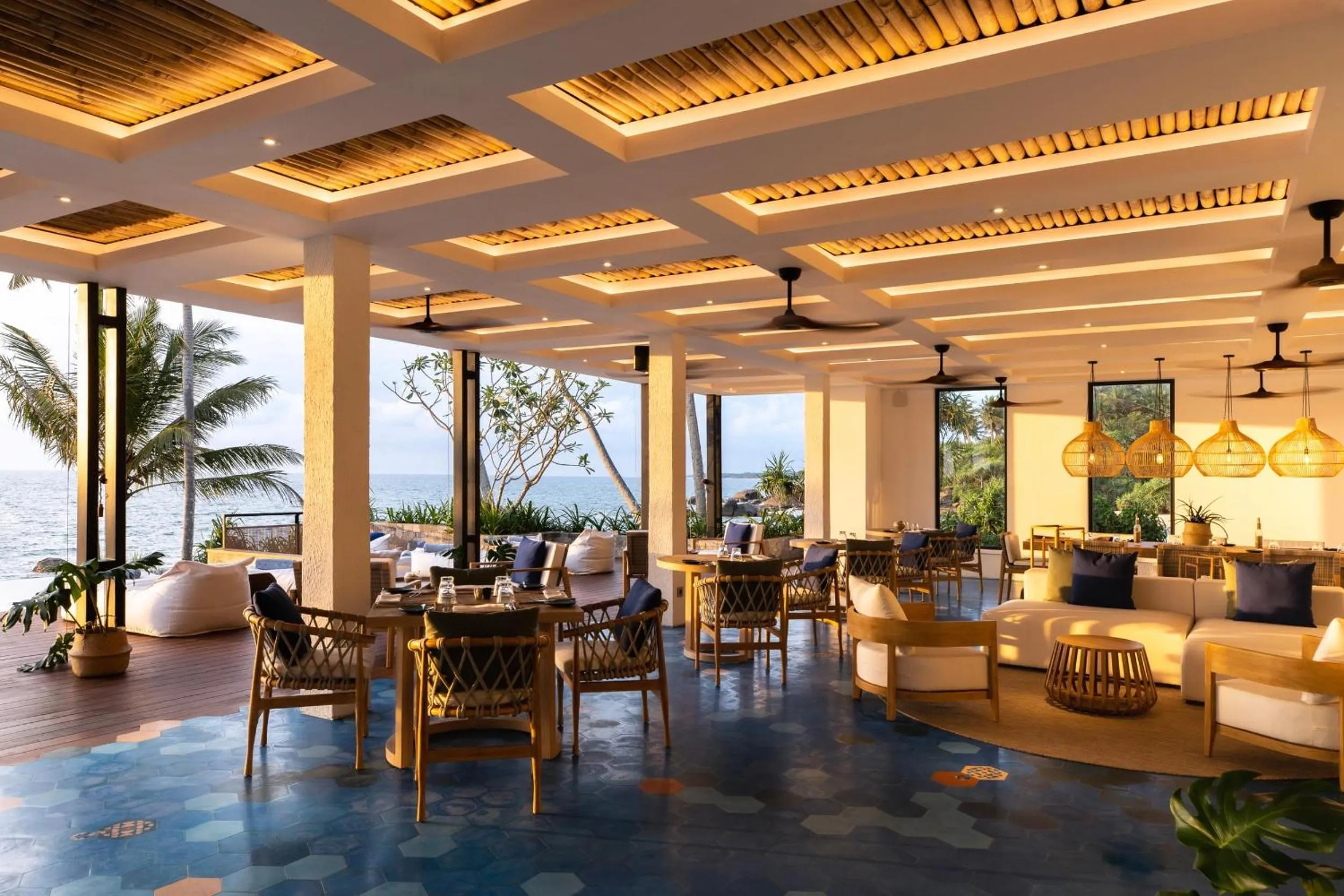 Restaurant/places to eat in Ahu Bay