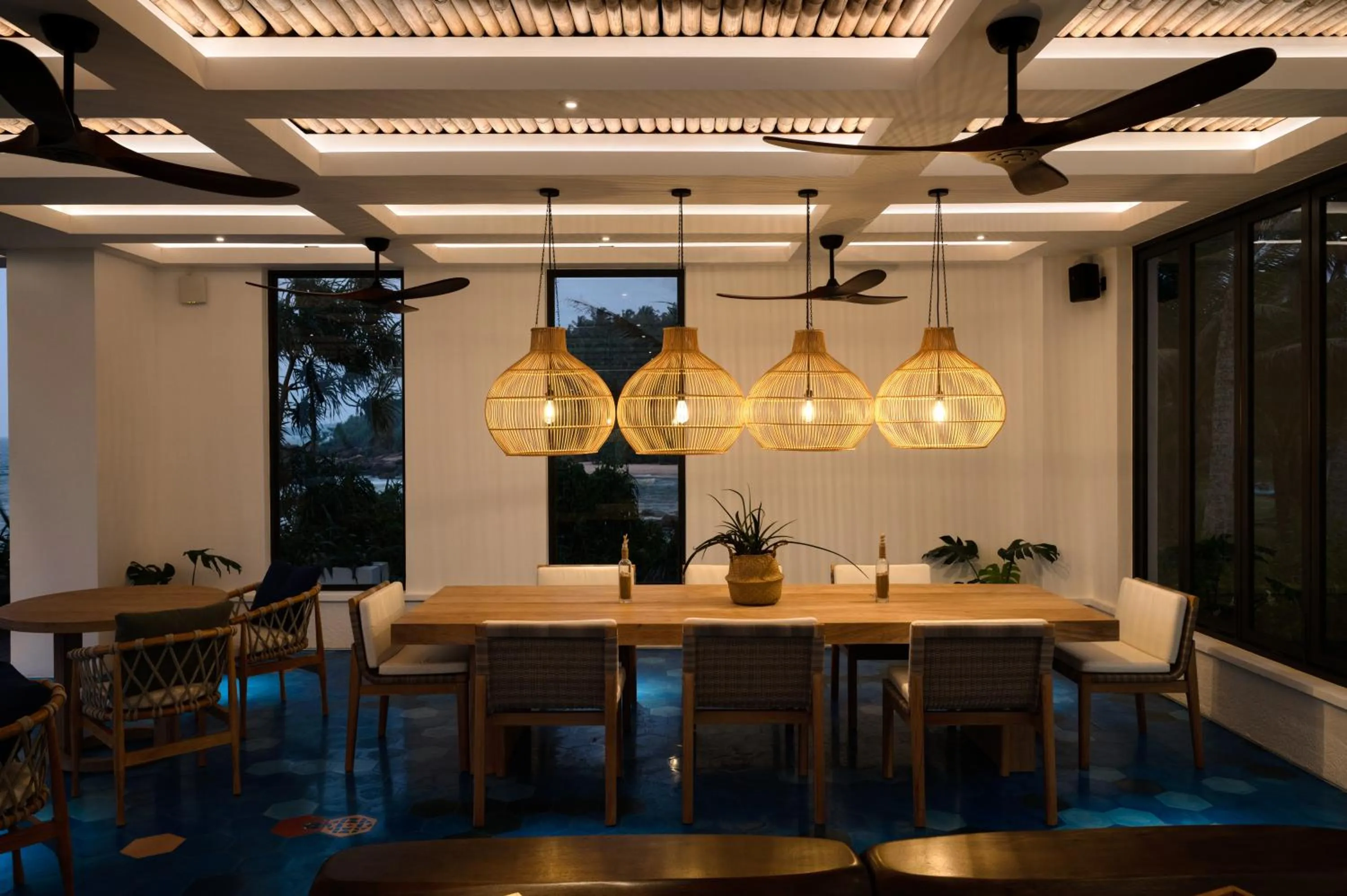 Lounge or bar in Ahu Bay