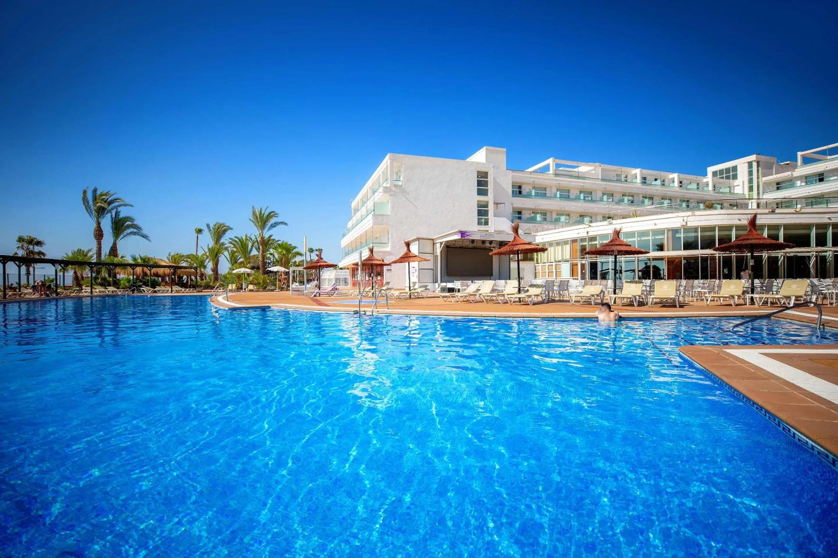 Swimming pool in Hotel Servigroup Marina Playa