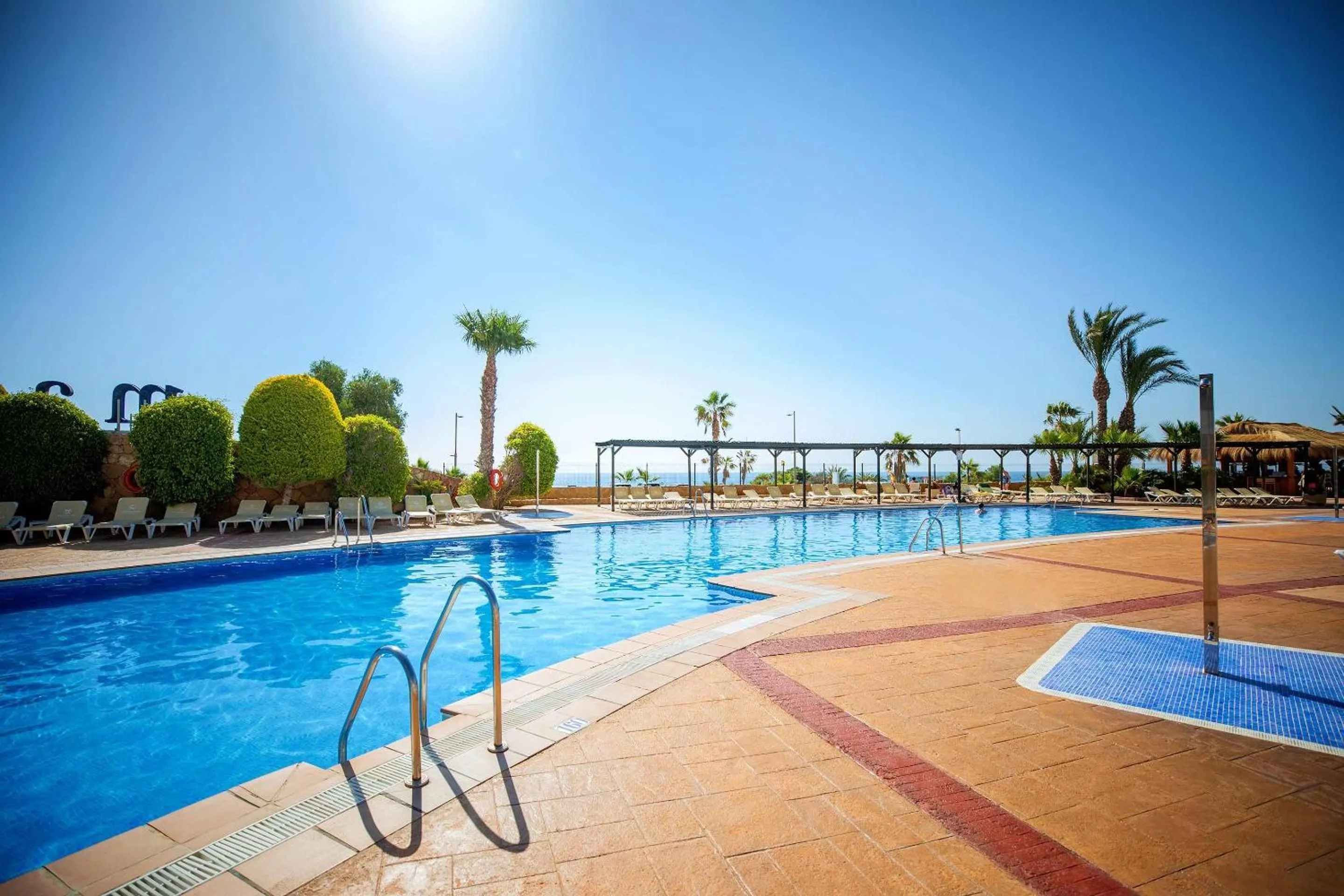 Swimming pool in Hotel Servigroup Marina Playa