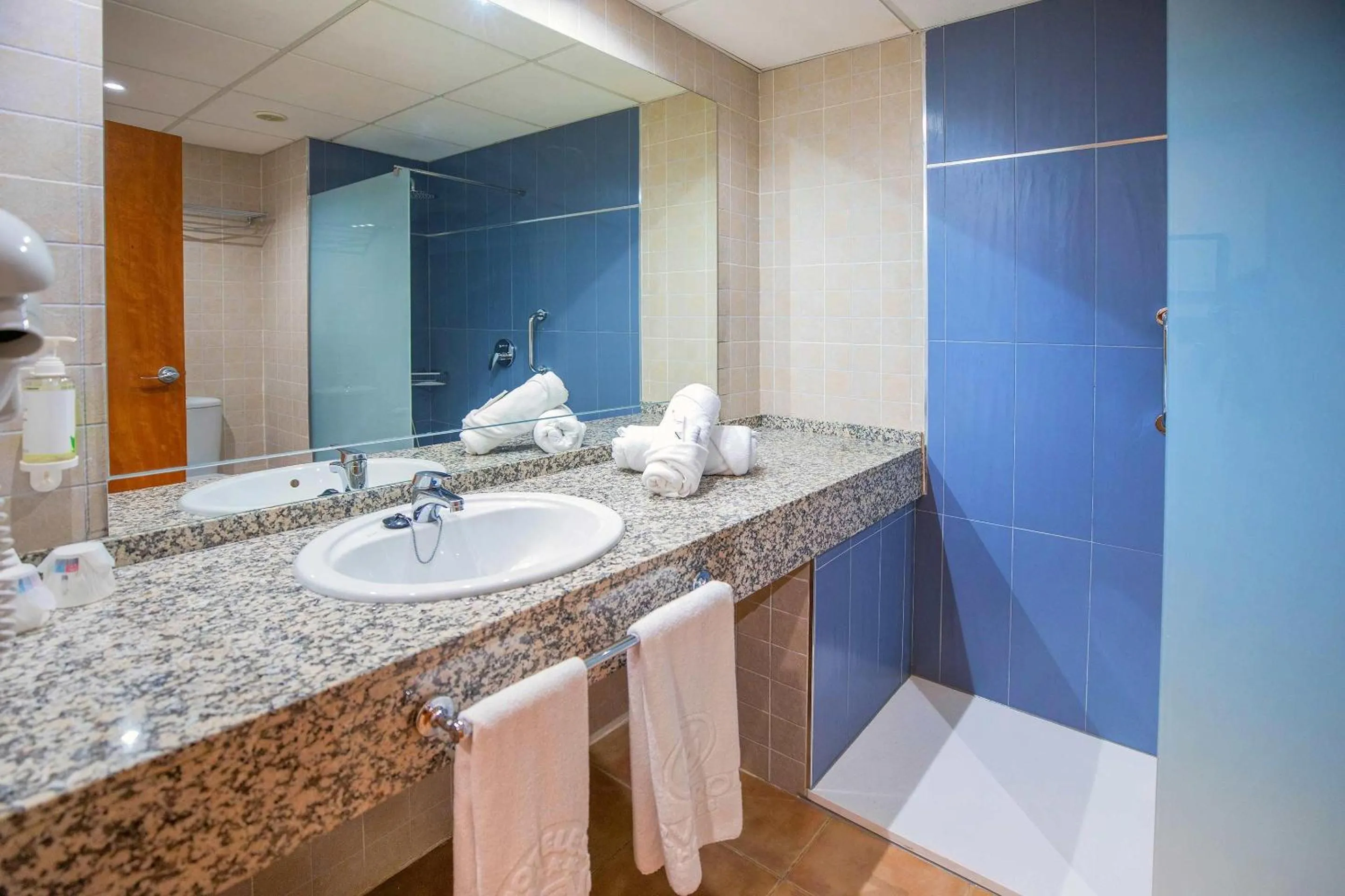 Bathroom in Hotel Servigroup Marina Mar