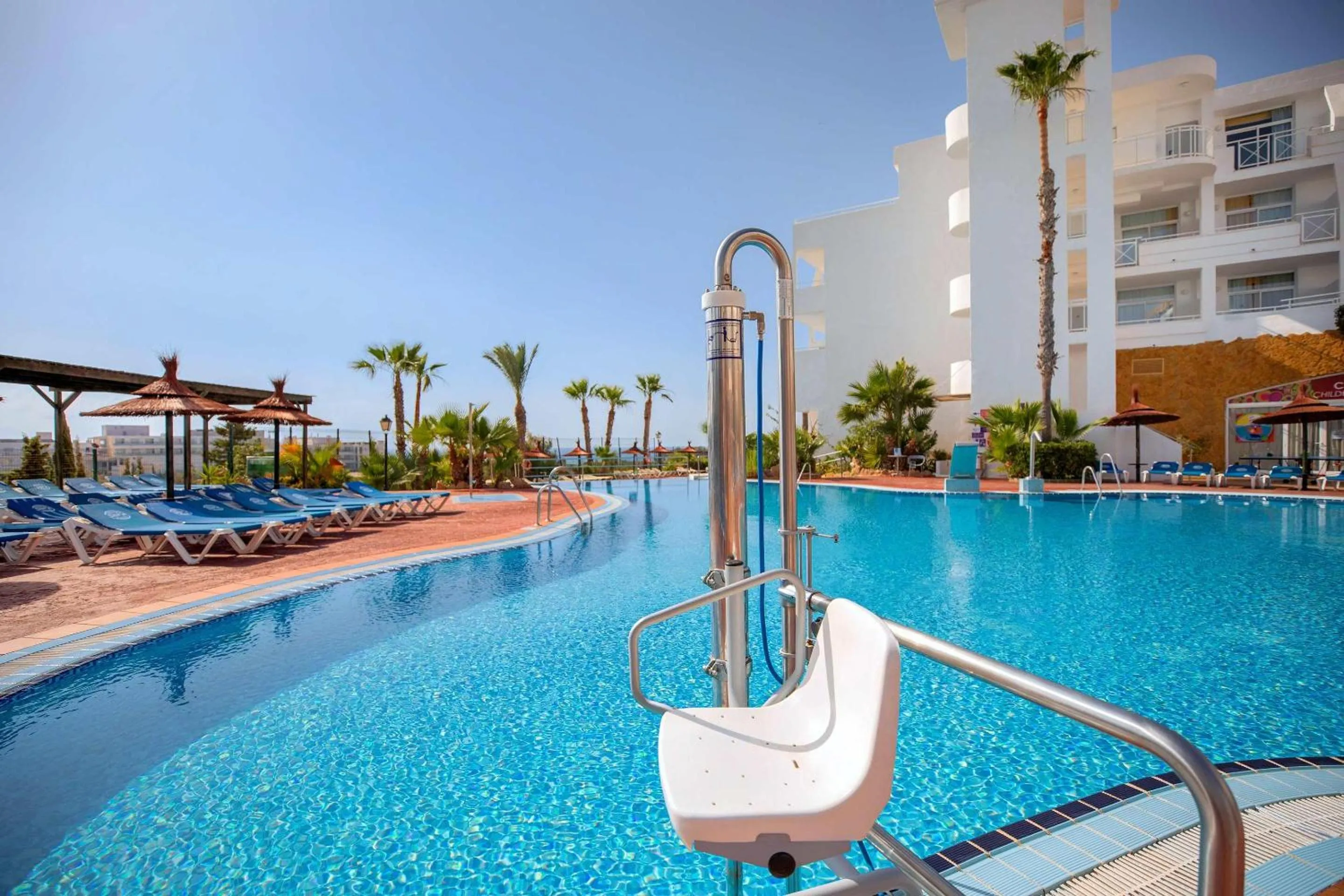 Swimming pool in Hotel Servigroup Marina Mar