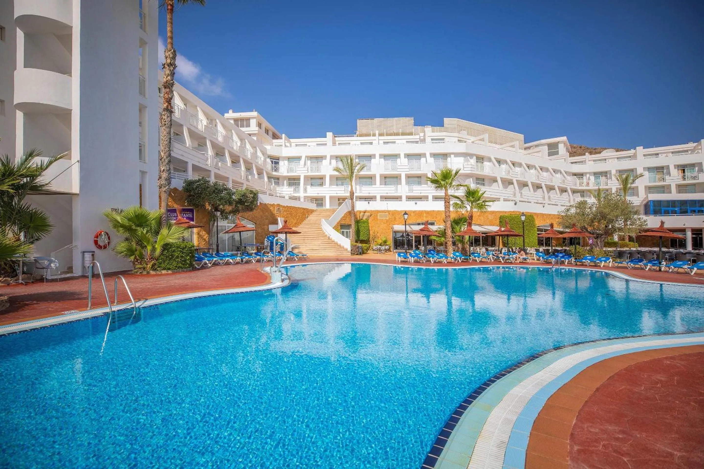 Swimming pool in Hotel Servigroup Marina Mar