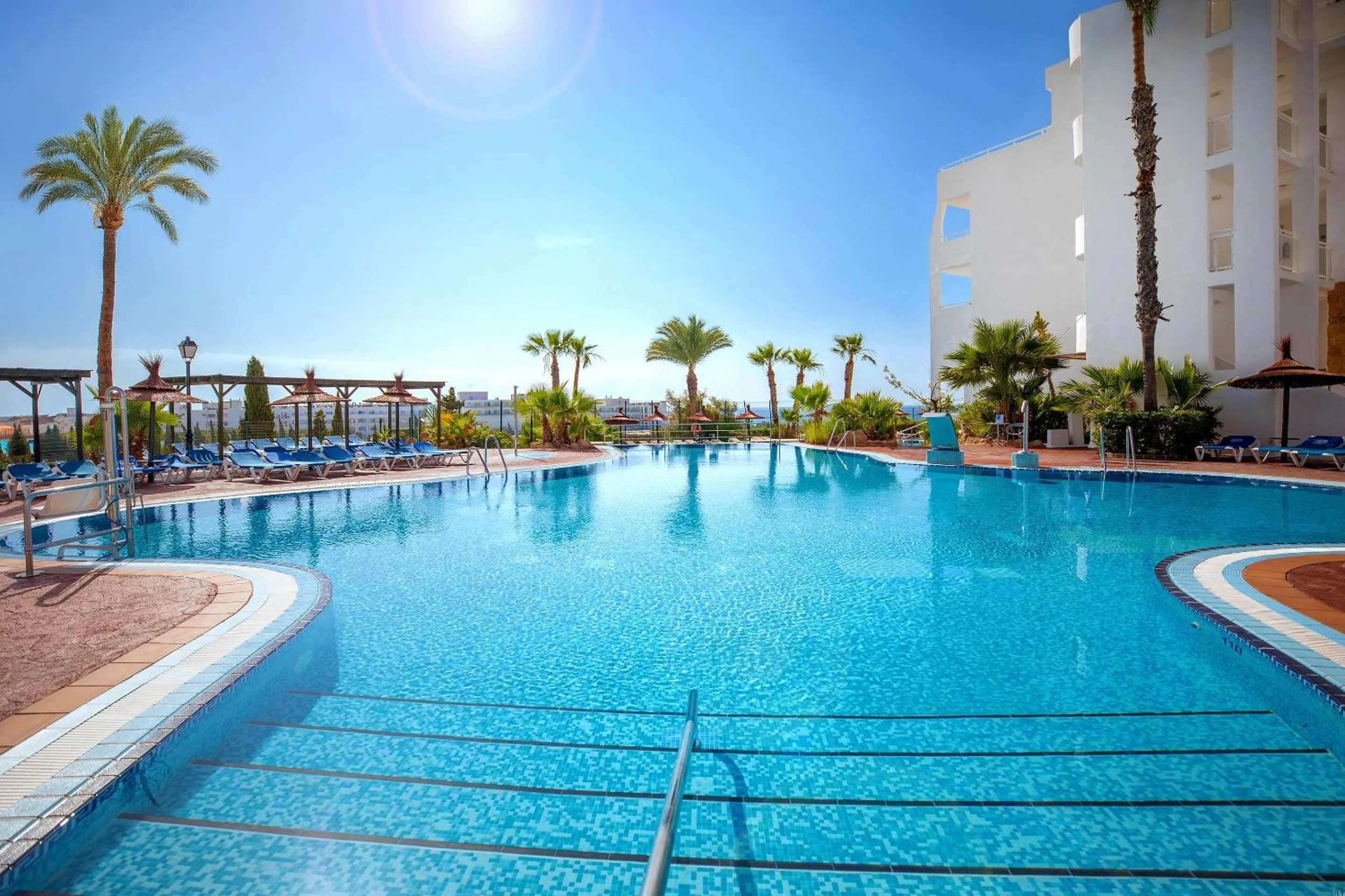 Swimming pool in Hotel Servigroup Marina Mar
