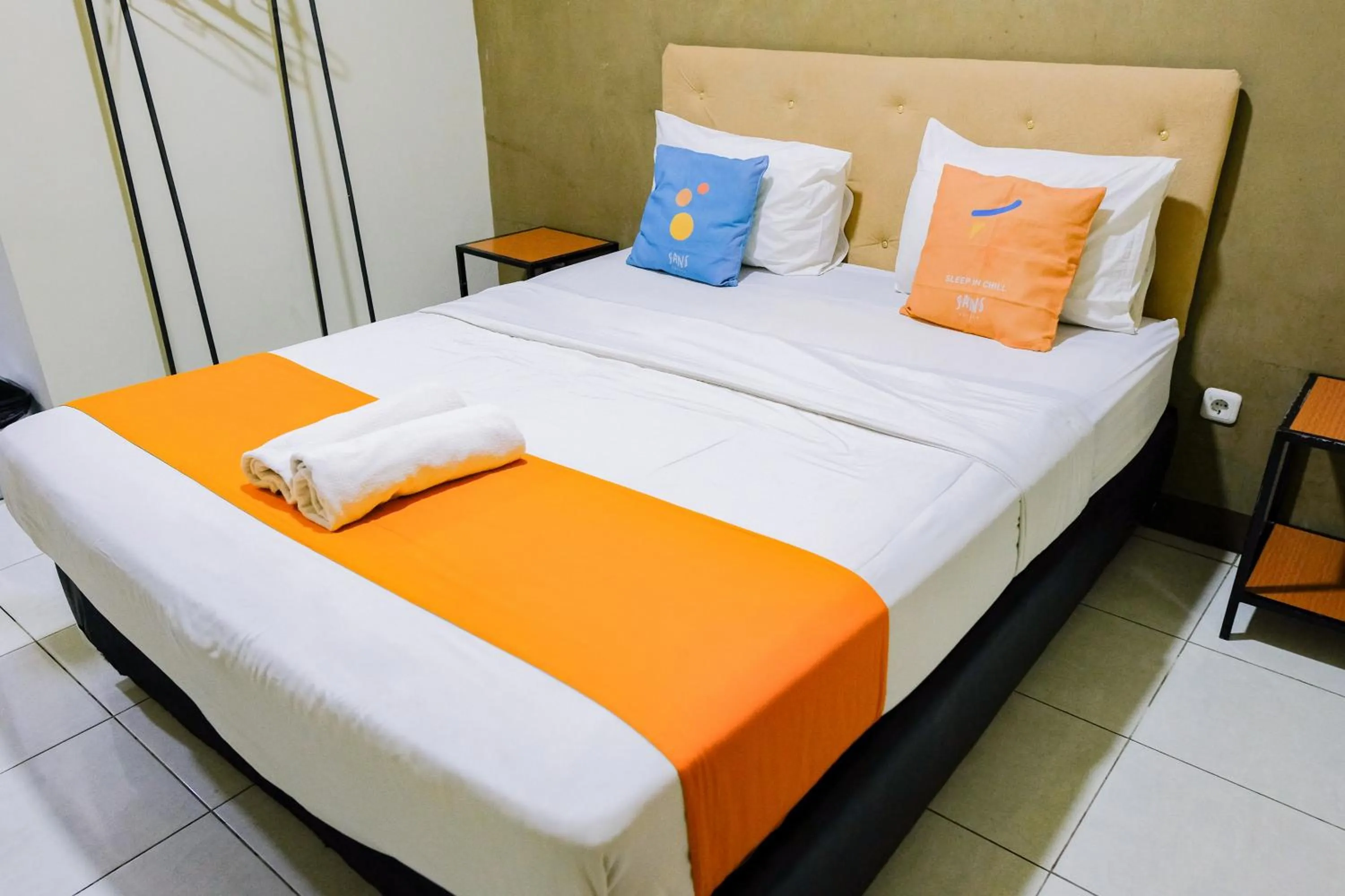 Bedroom, Bed in Sans Hotel Havila Bengkulu