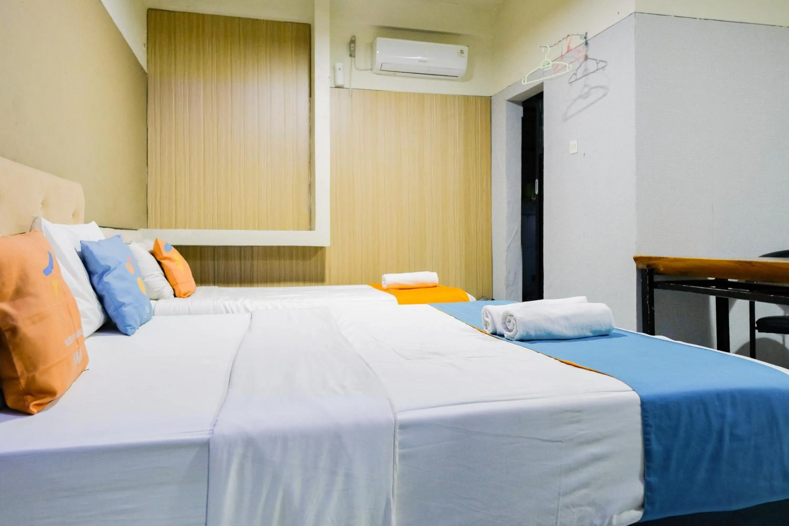 Bedroom, Bed in Sans Hotel Havila Bengkulu