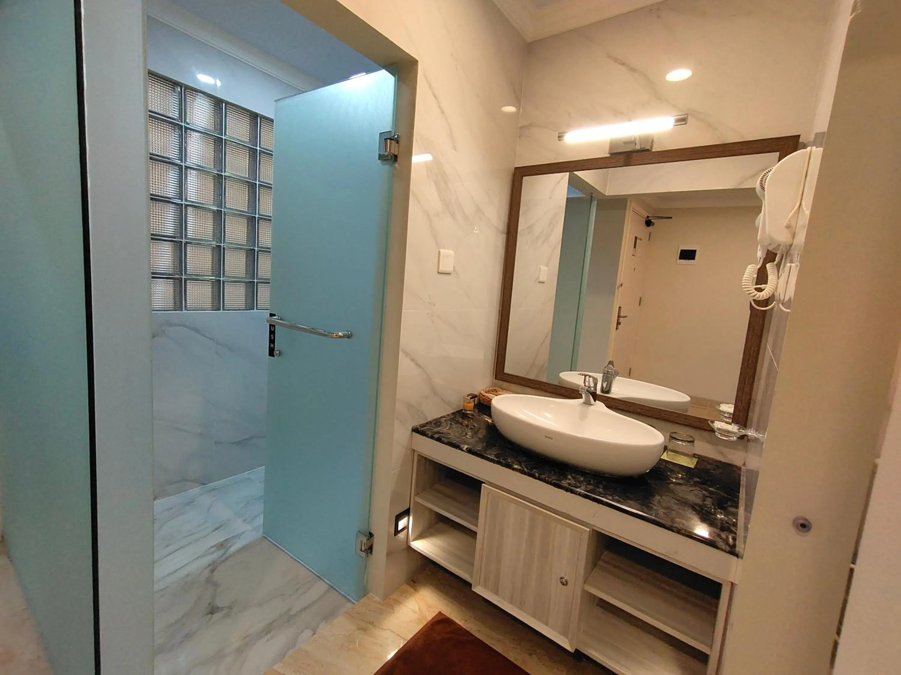 Bathroom in Hotel Villa Emitta