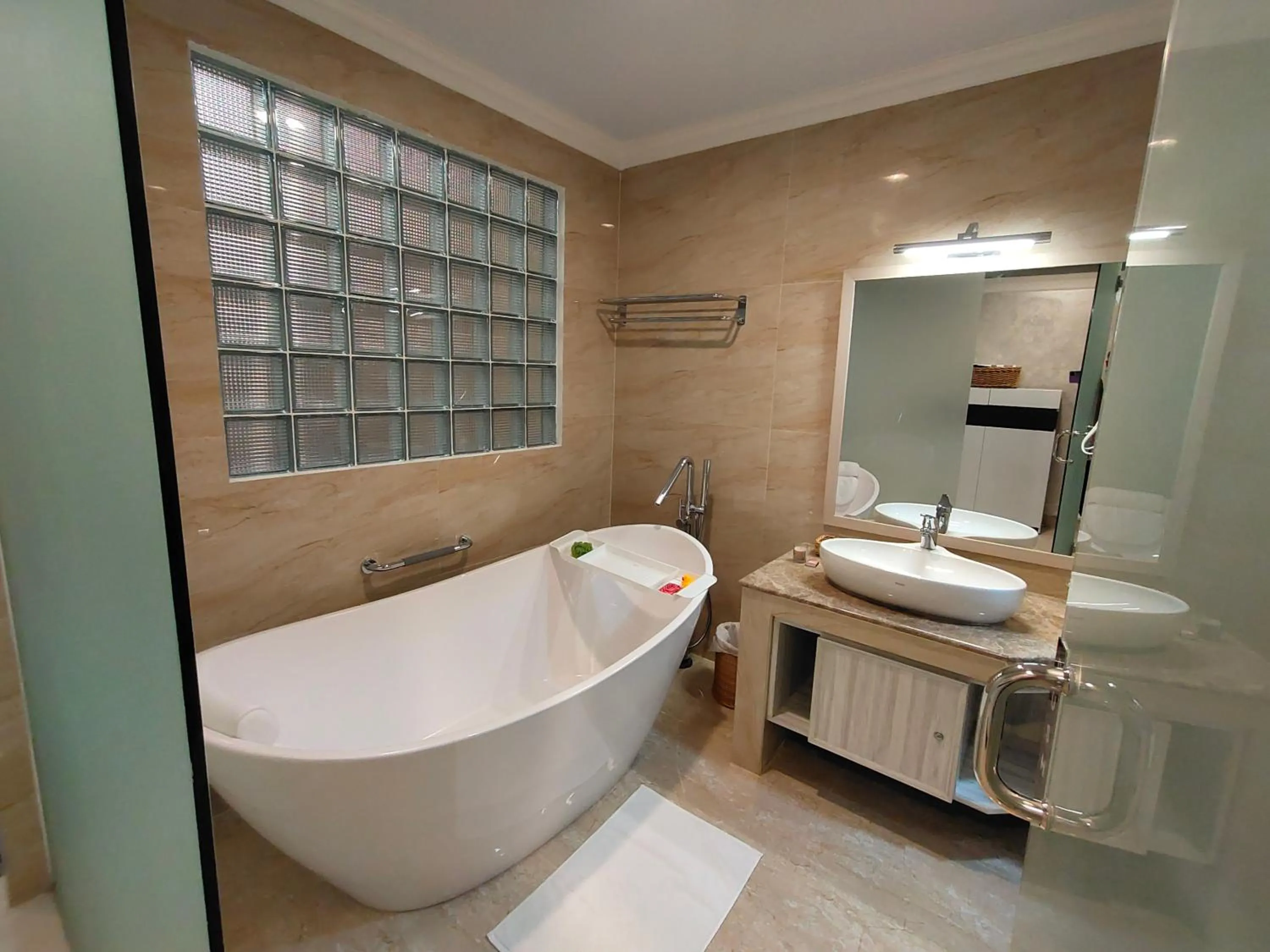 Bath in Hotel Villa Emitta