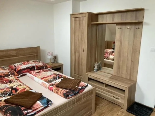 Bedroom in Dvojlôžková izba s vlastnou kúpelňou v priemyselnej zóne