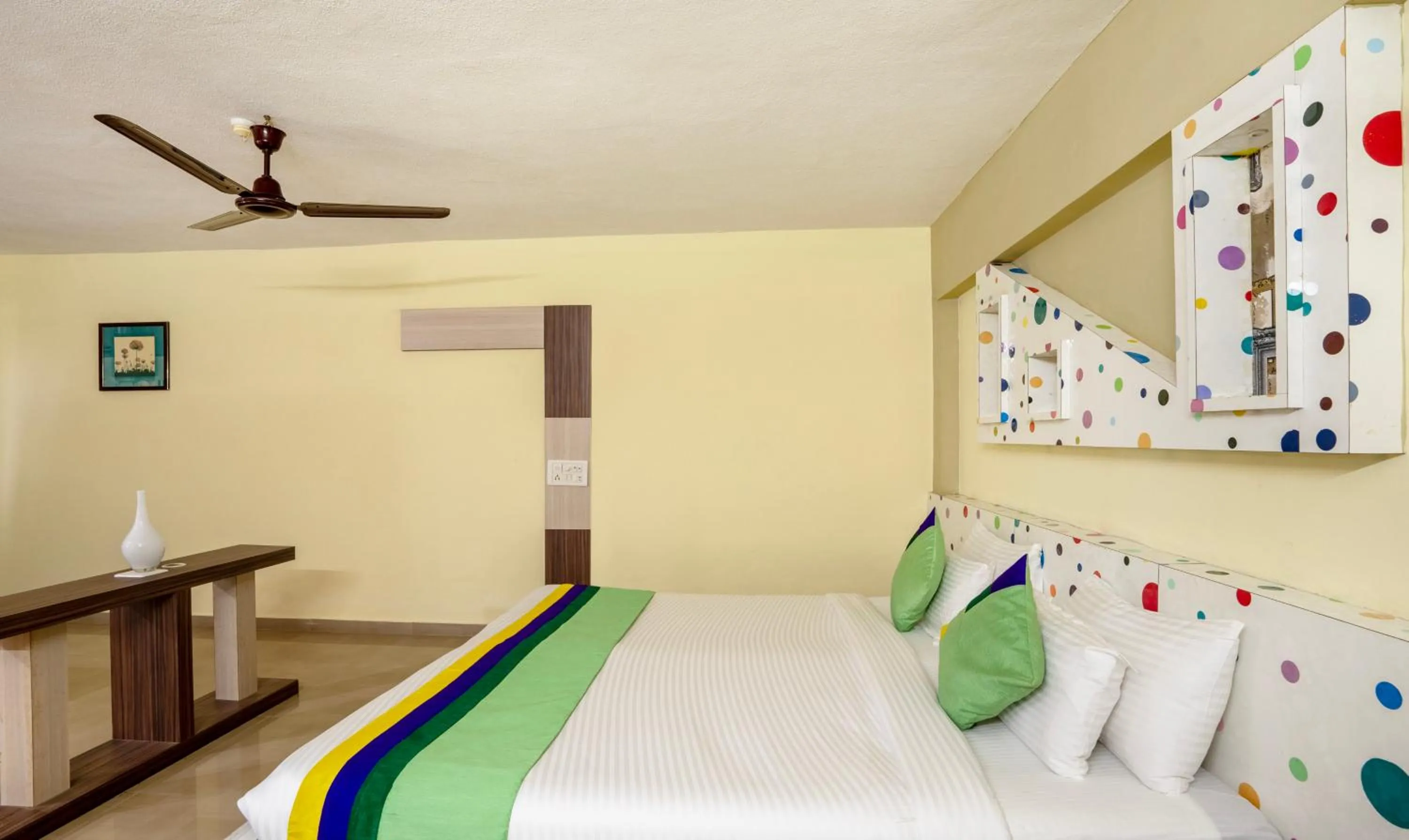 Bedroom, Bed in Itsy Hotels Vijaya Residency