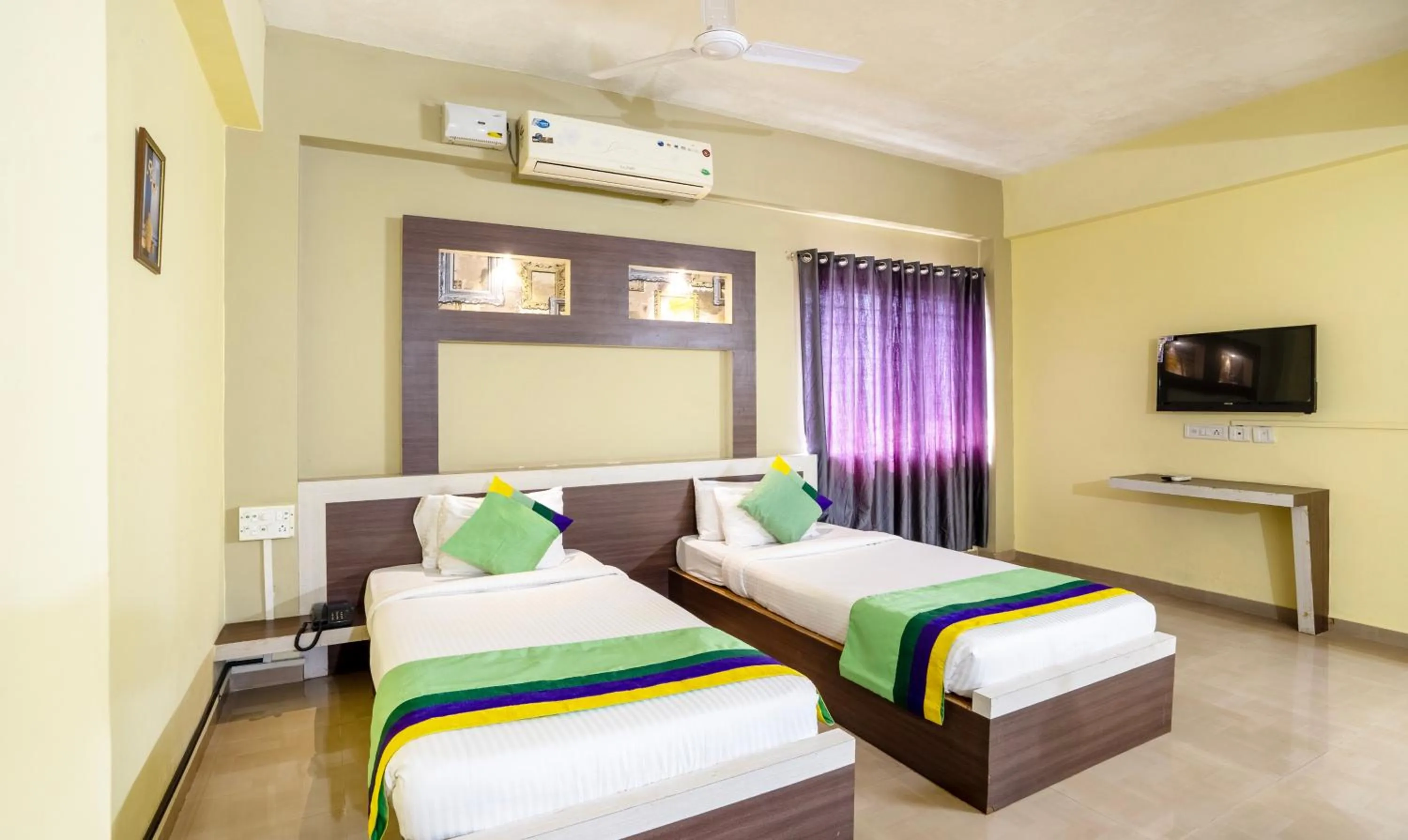 Bedroom, Bed in Itsy Hotels Vijaya Residency