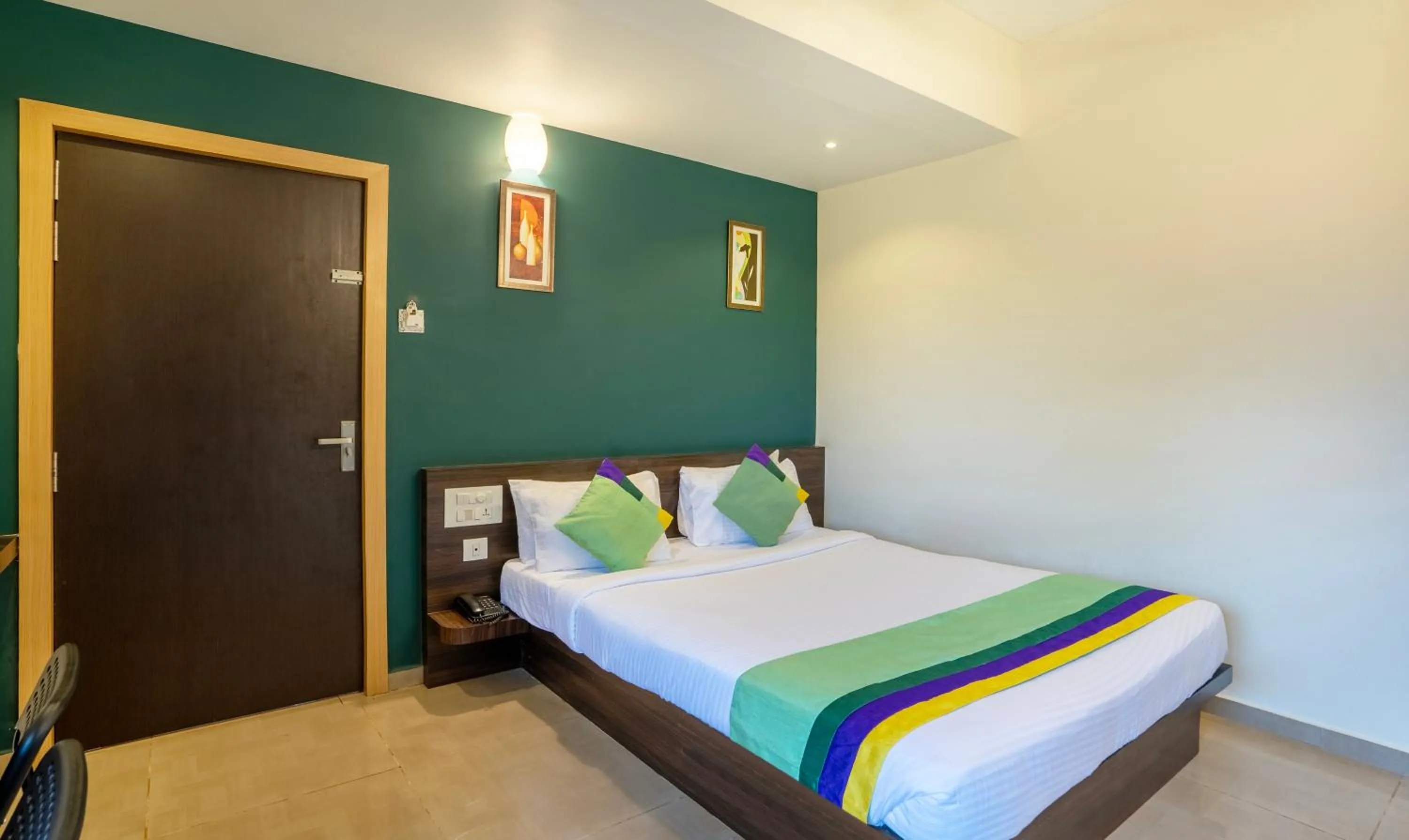 Bedroom, Bed in Itsy Hotels Vijaya Residency