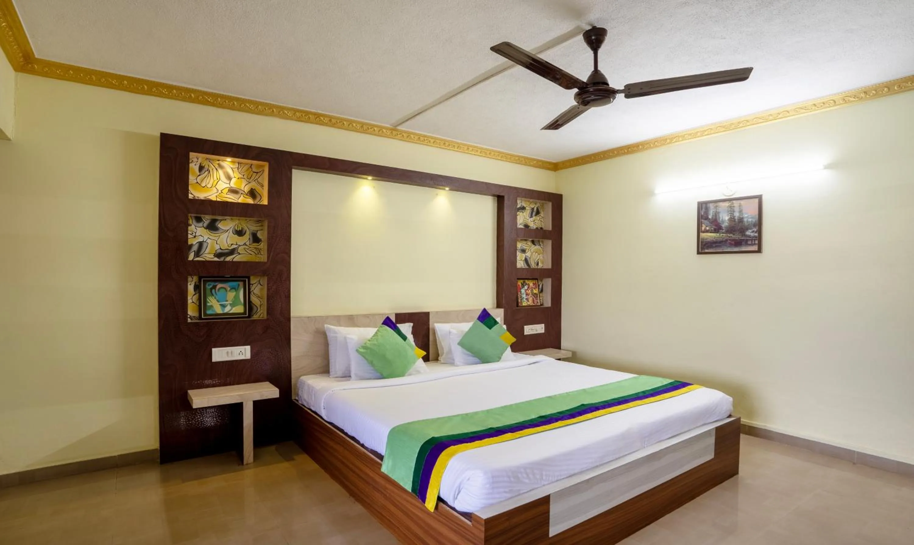 Bedroom, Bed in Itsy Hotels Vijaya Residency