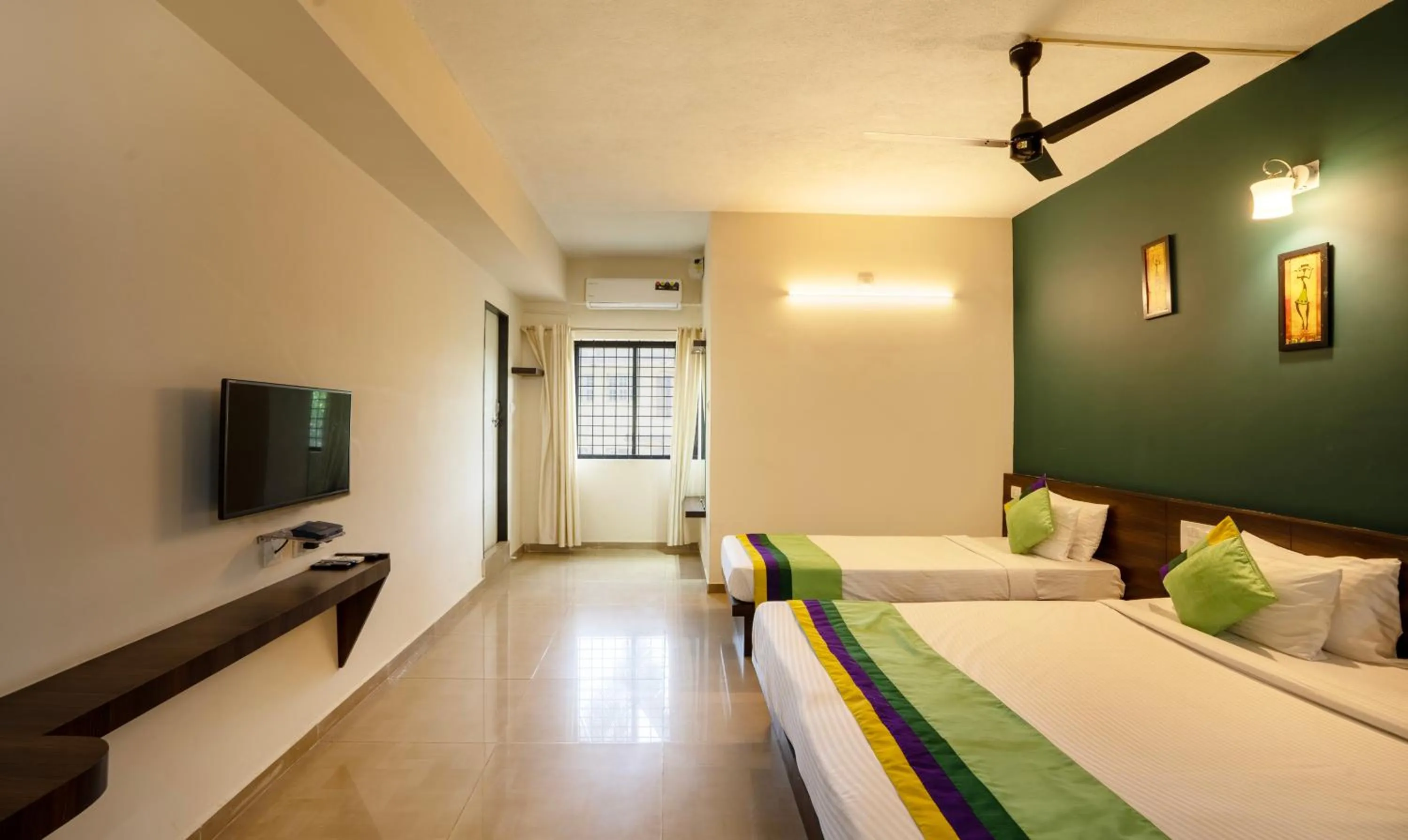 Bedroom, Bed in Itsy Hotels Vijaya Residency