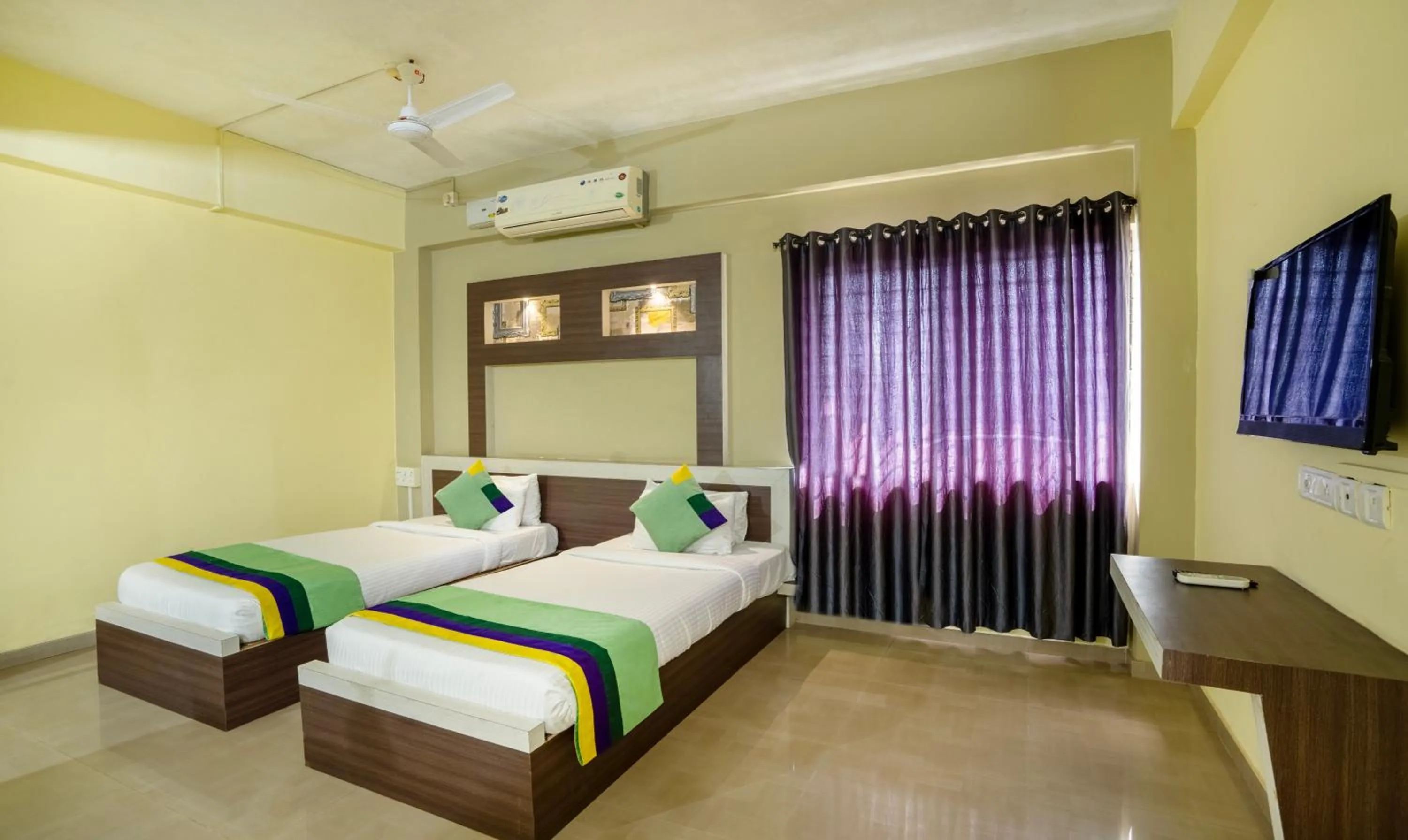 Bedroom, Bed in Itsy Hotels Vijaya Residency