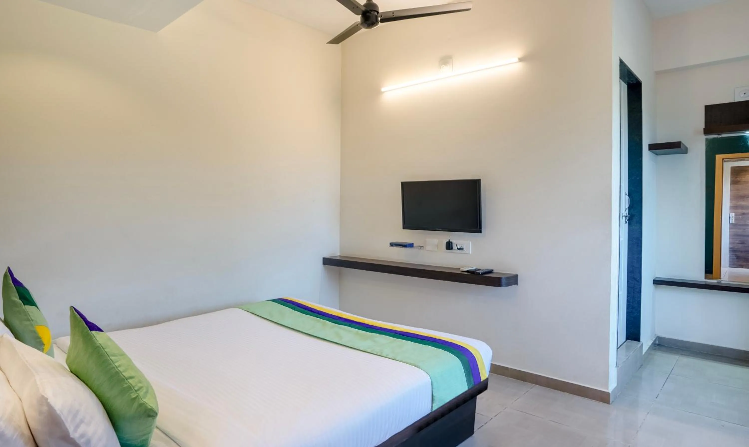 TV and multimedia, Bed in Itsy Hotels Vijaya Residency