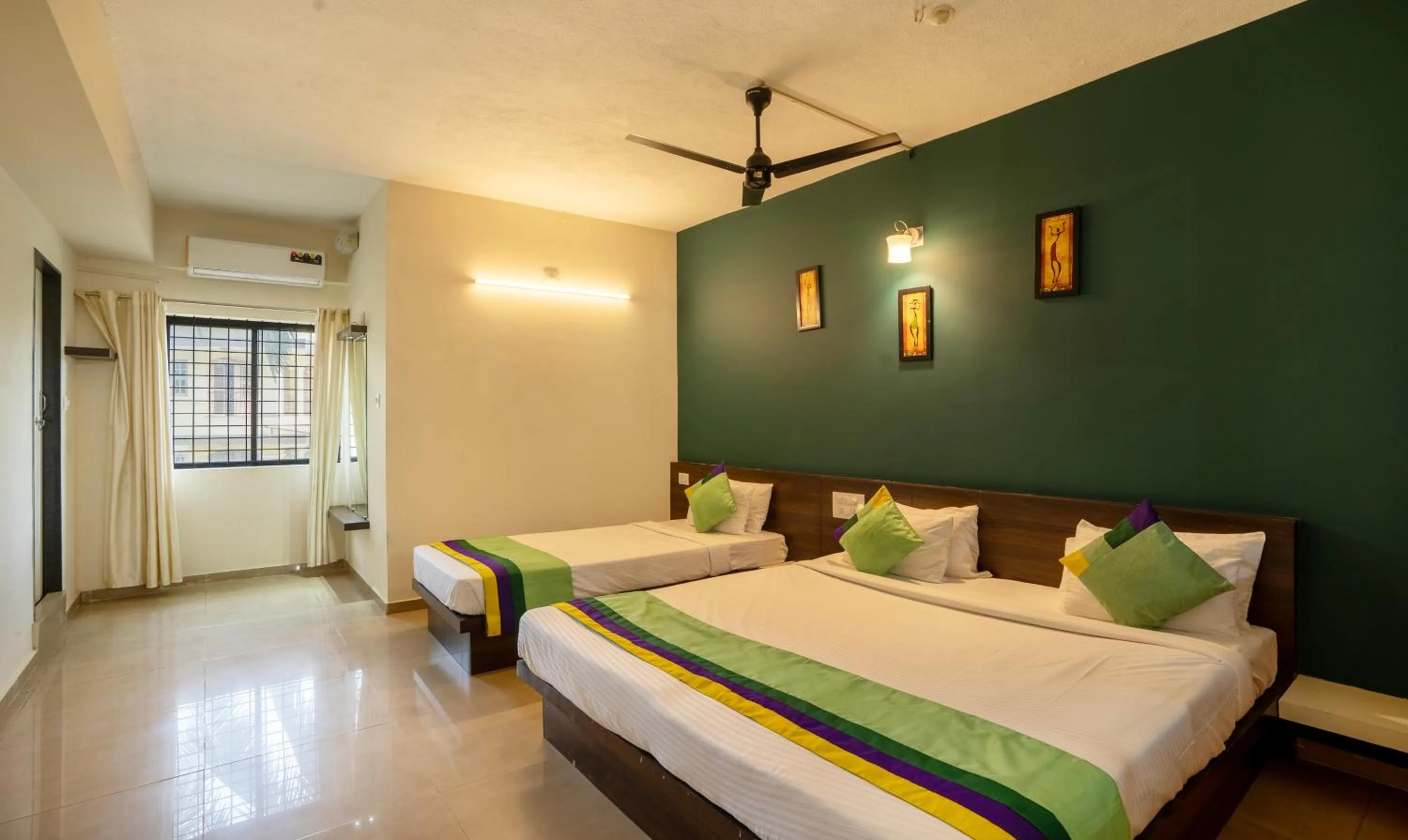 Bedroom, Bed in Itsy Hotels Vijaya Residency