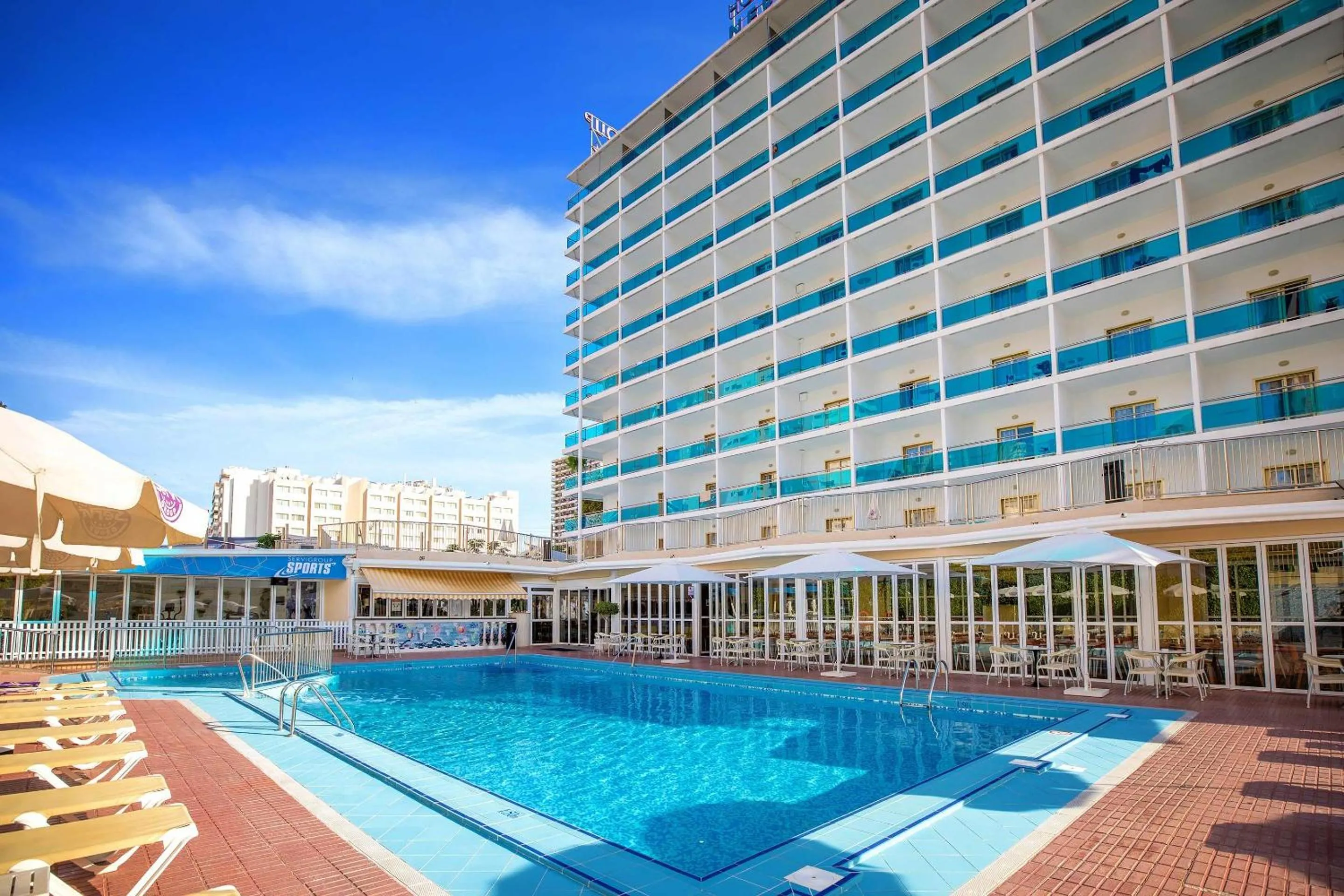 Swimming pool in Hotel Servigroup Nereo
