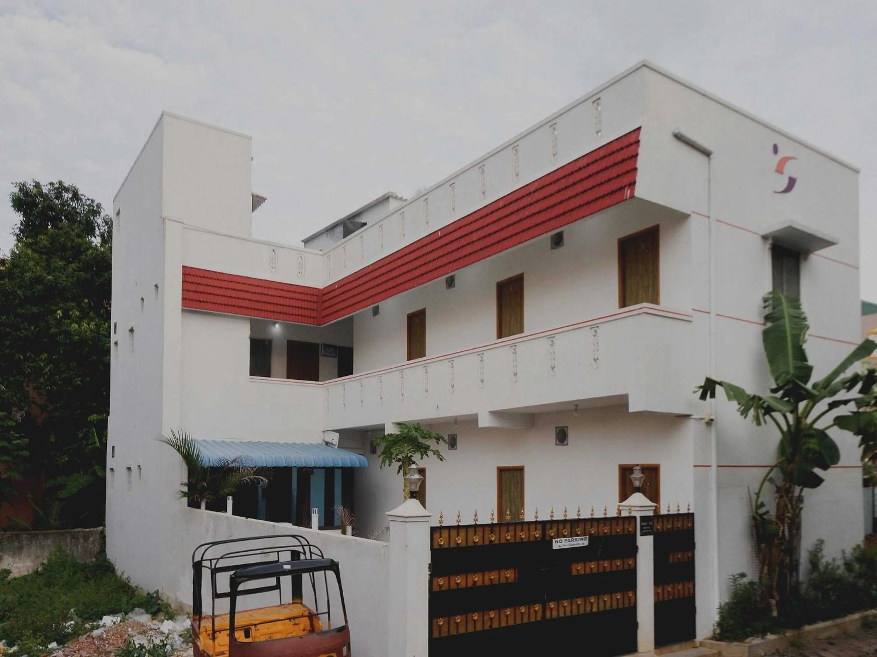Facade/entrance in Hotel O SHAPPY INN KOYAMBEDU