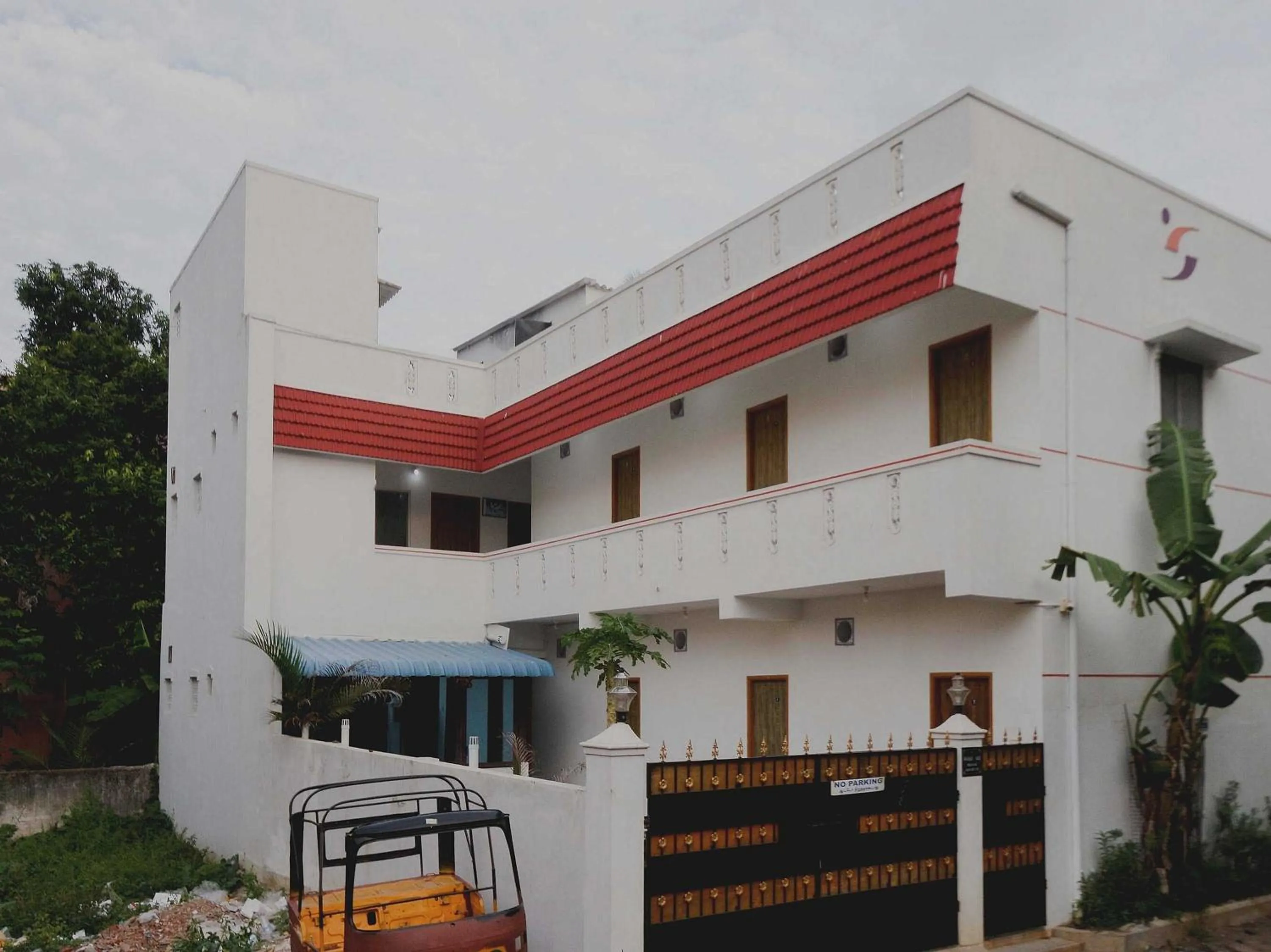Facade/entrance in Hotel O SHAPPY INN KOYAMBEDU