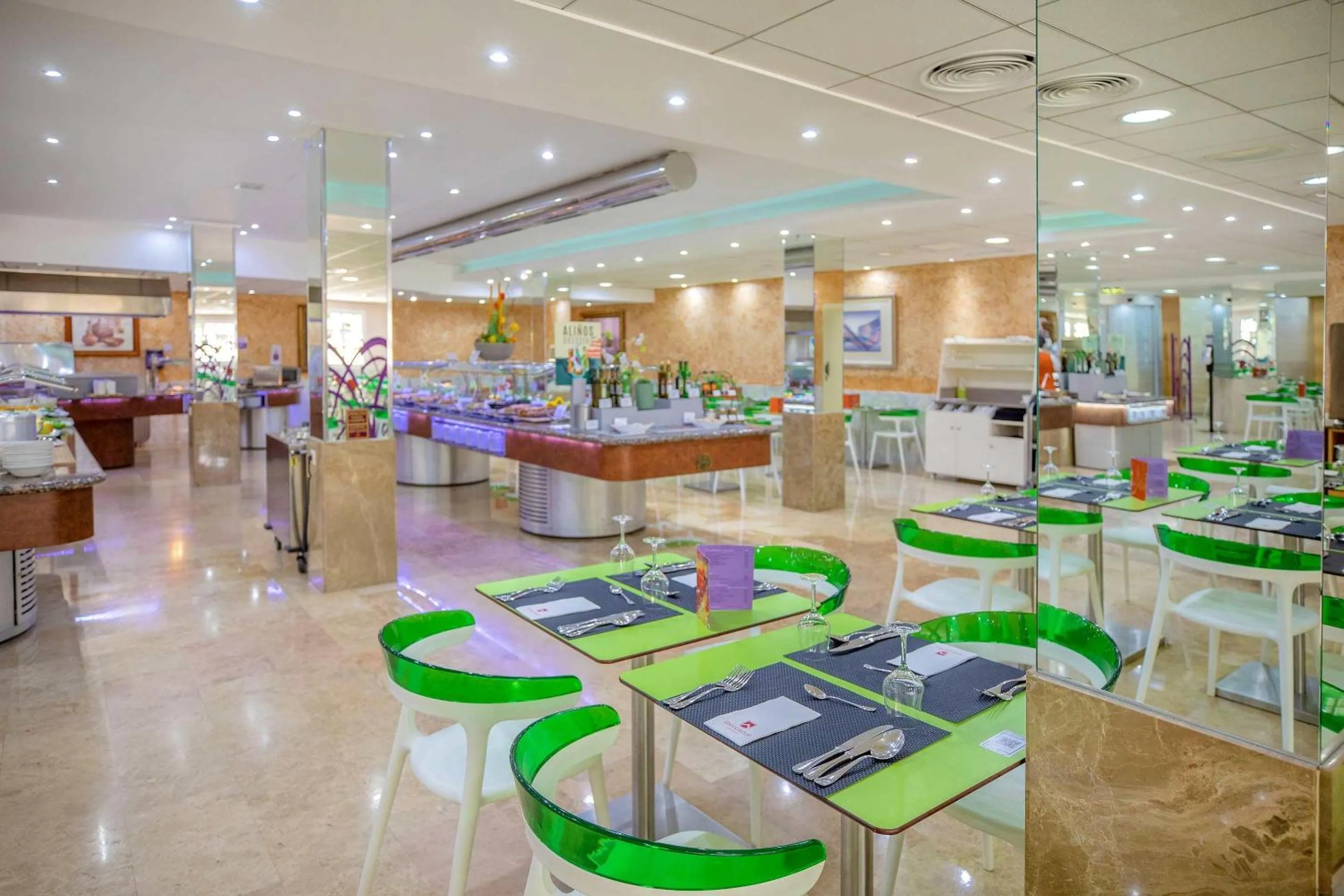 Restaurant/places to eat in Hotel Servigroup Calypso