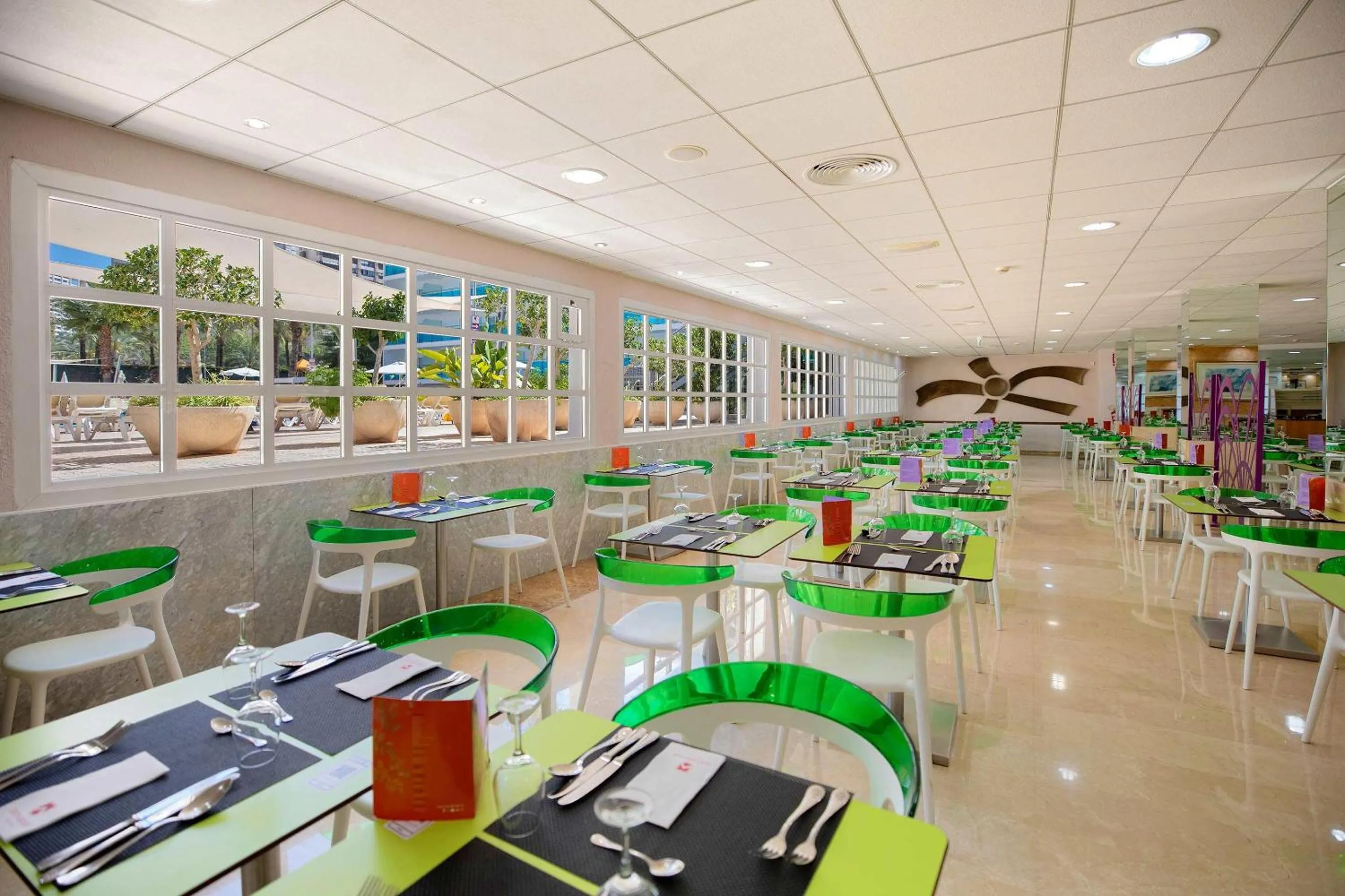 Restaurant/places to eat in Hotel Servigroup Calypso