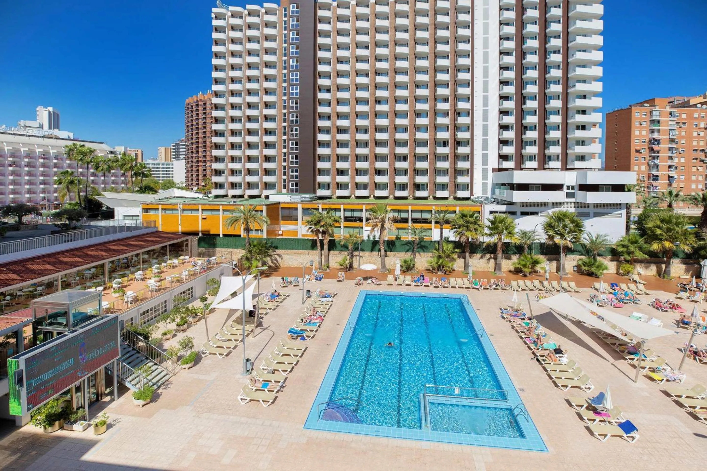 Swimming pool in Hotel Servigroup Calypso