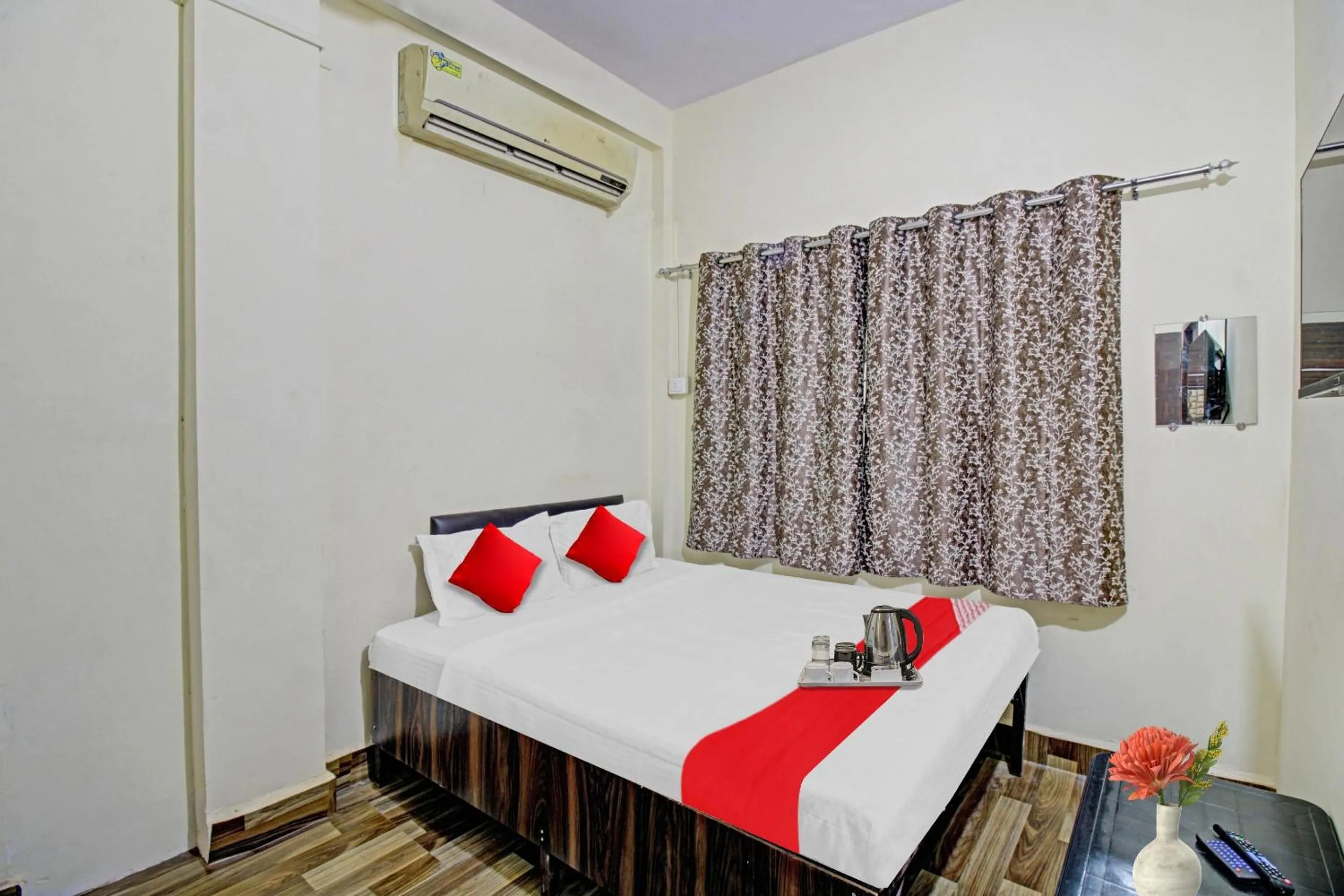 Bedroom, Bed in Hotel O Mr