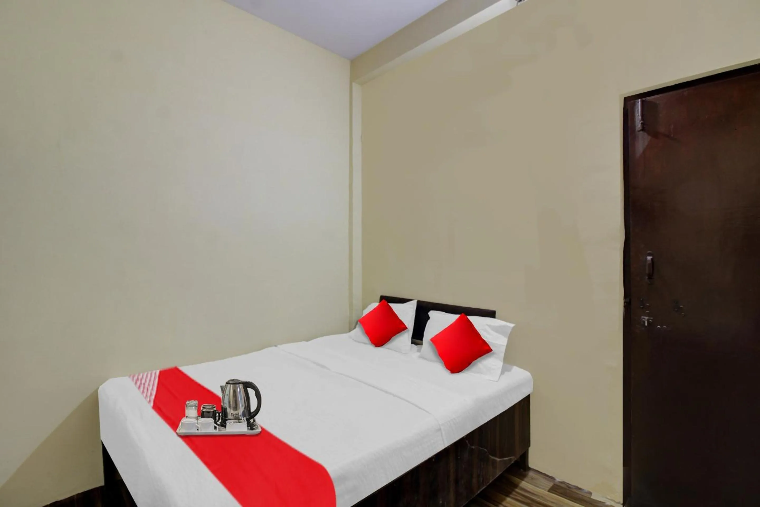 Bedroom, Bed in Hotel O Mr