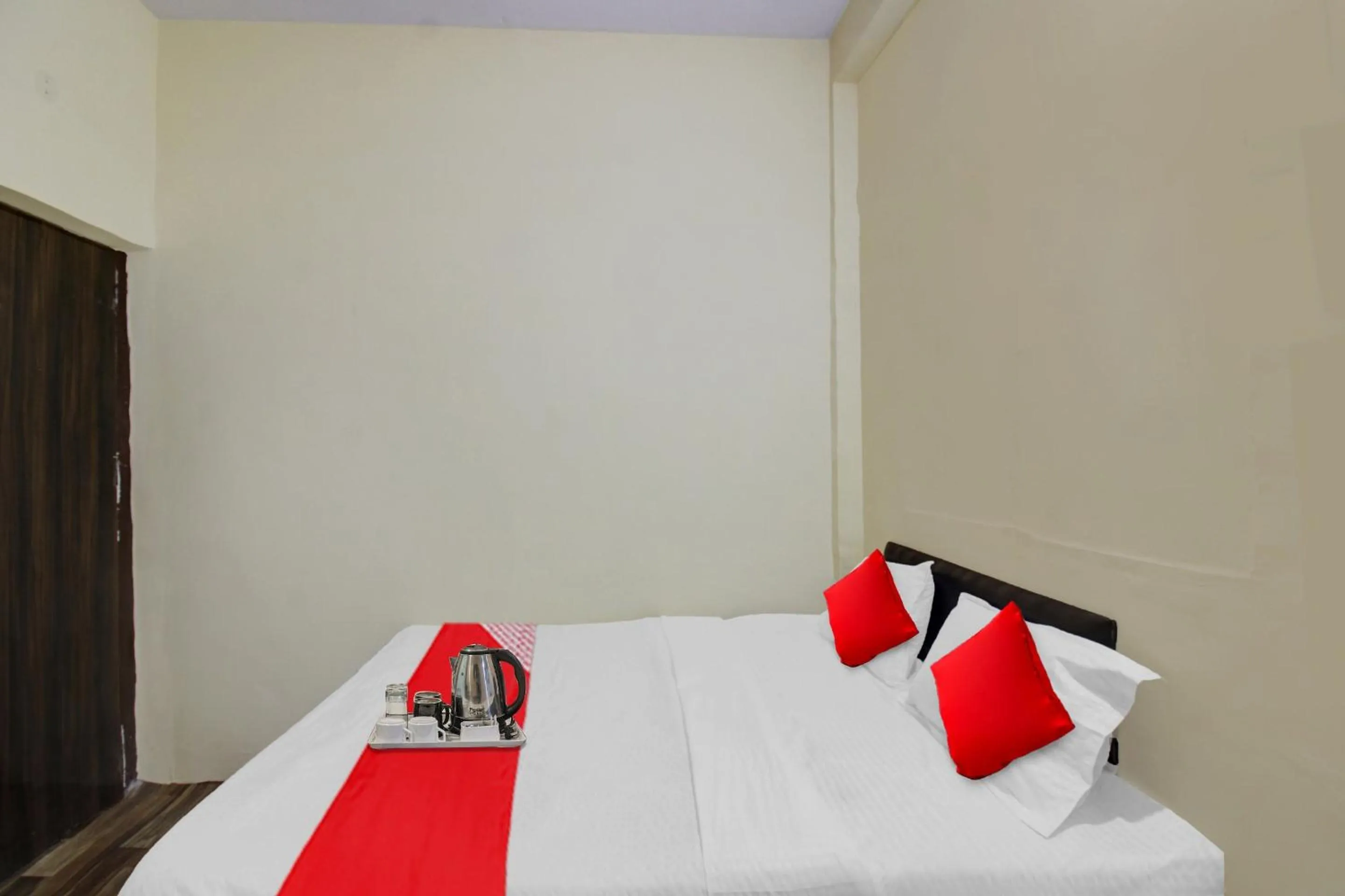 Bedroom, Bed in Hotel O Mr