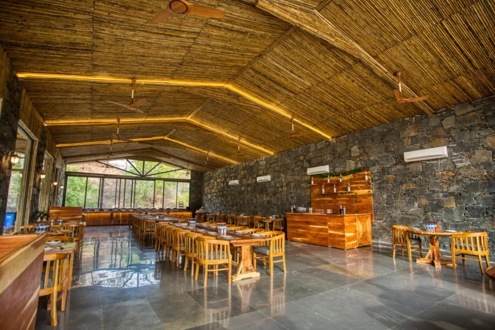 Restaurant/places to eat in The Divine Hills Resort