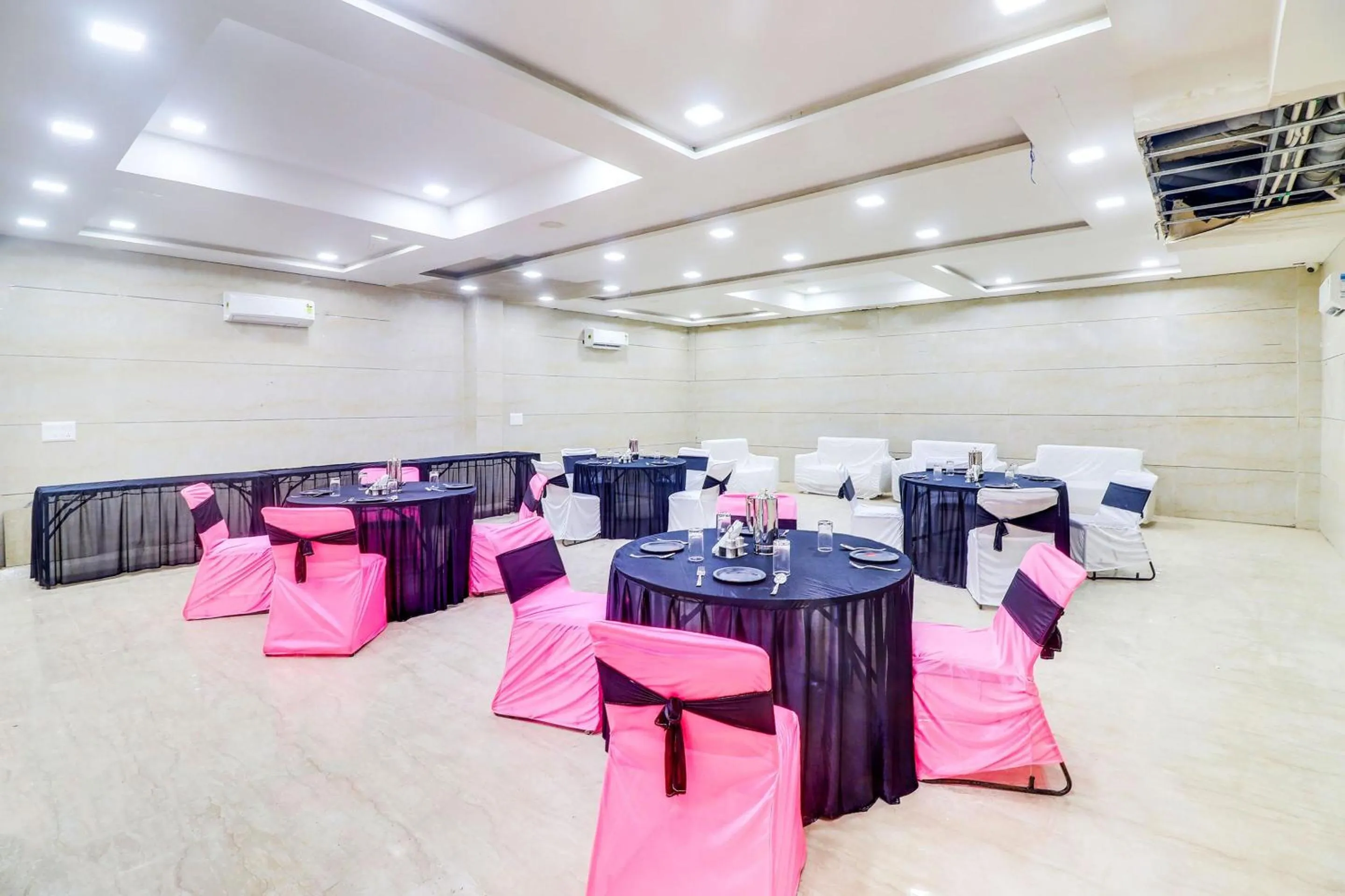 Dining area in Hotel O Golden Grand