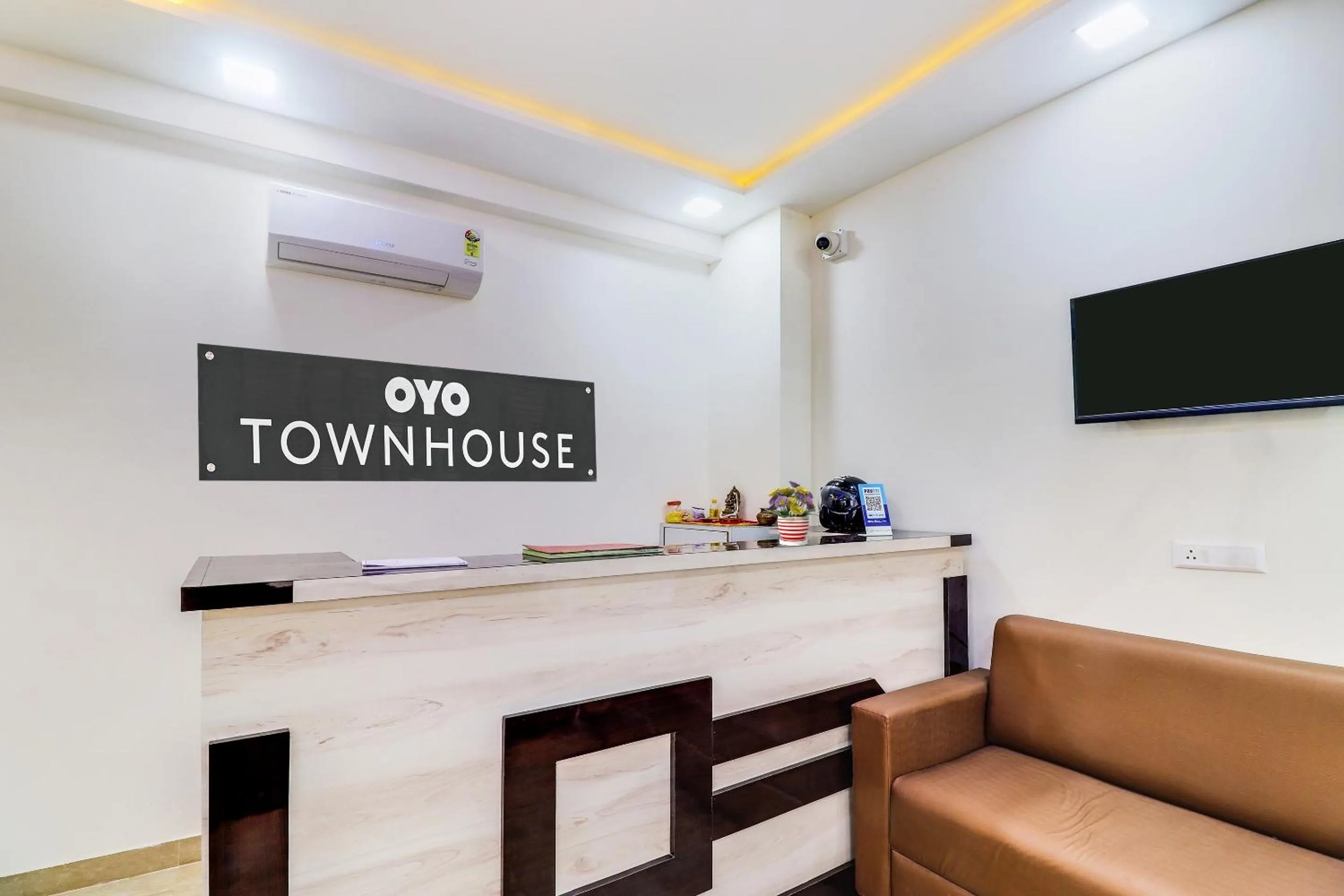 Lobby or reception in Hotel O Golden Grand