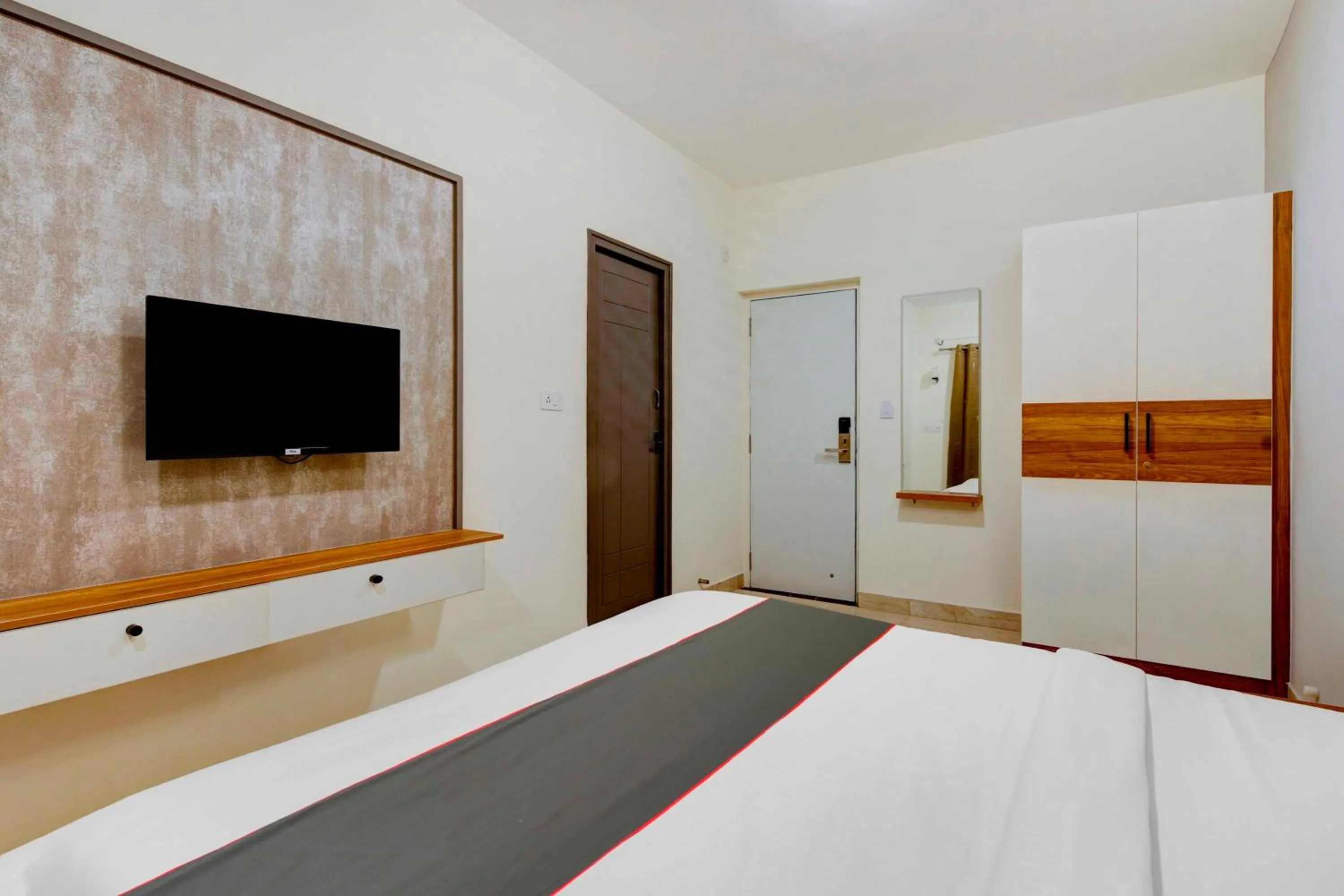 Bedroom, Bed in Super Collection O Royal Elevar