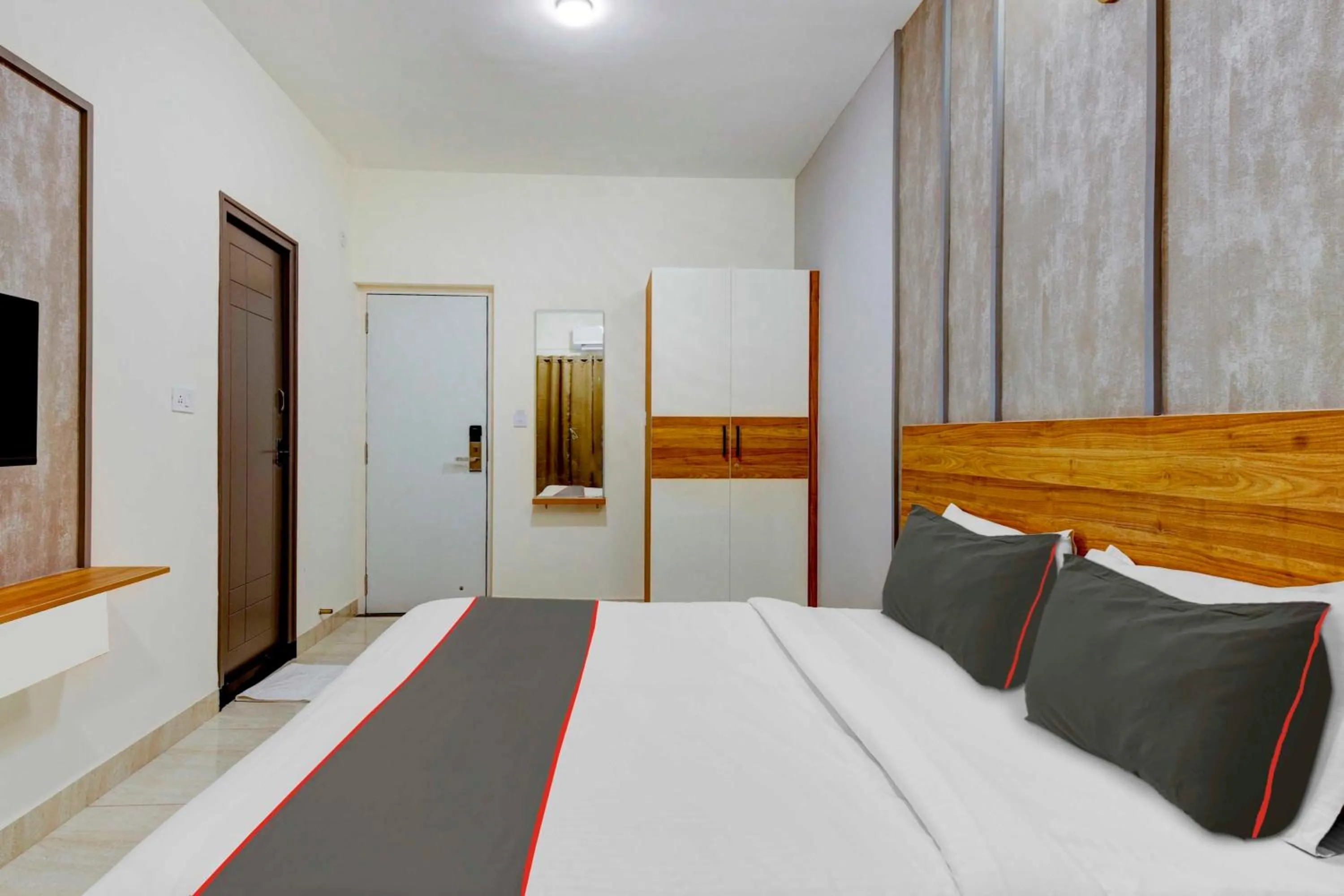 Bedroom, Bed in Super Collection O Royal Elevar