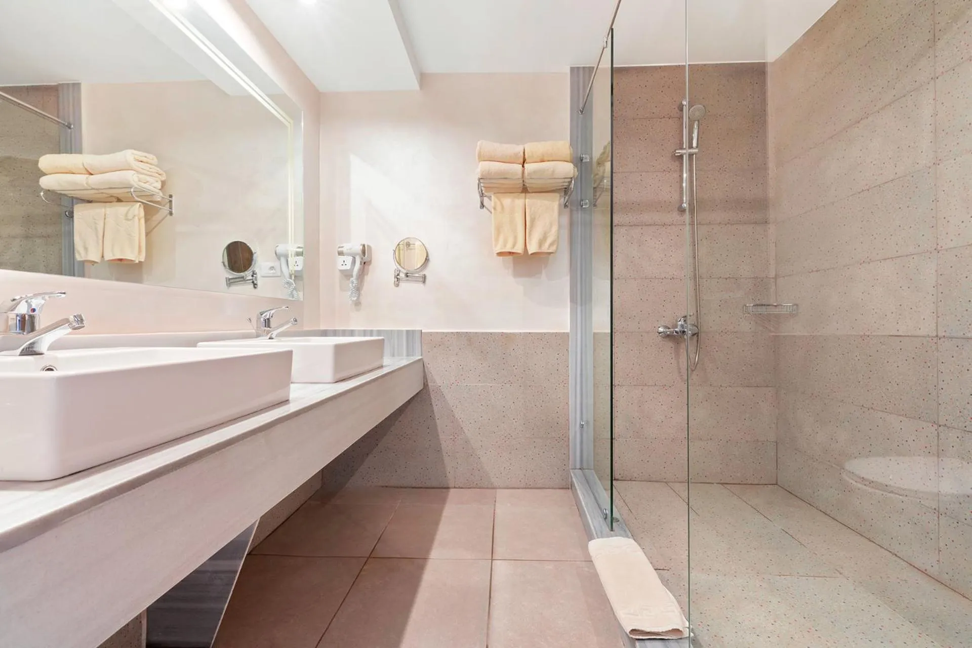 Shower in Neverland City Hurghada - Pickalbatros