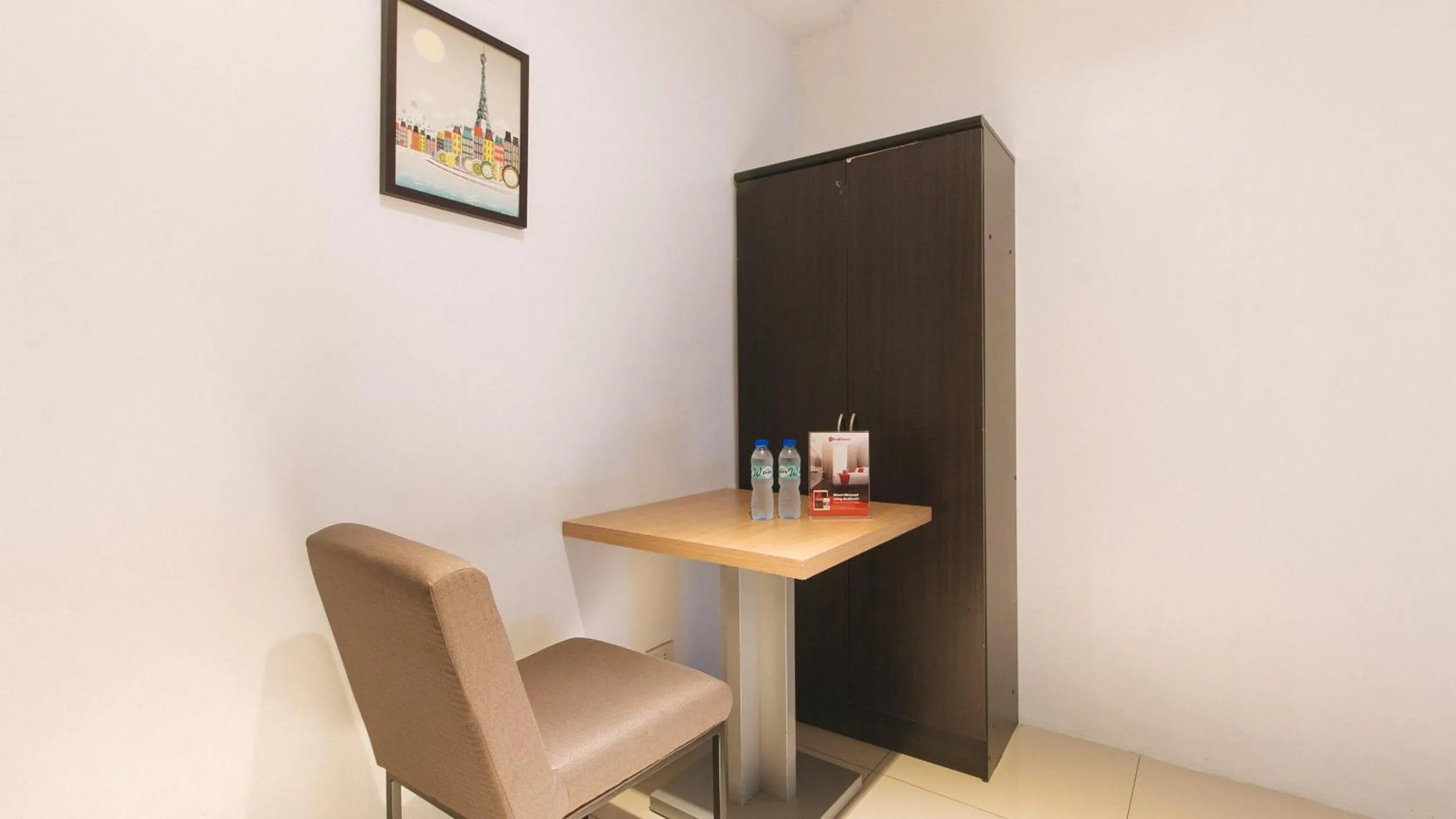 Dining area in RedDoorz @ Melbourne Suites Makati