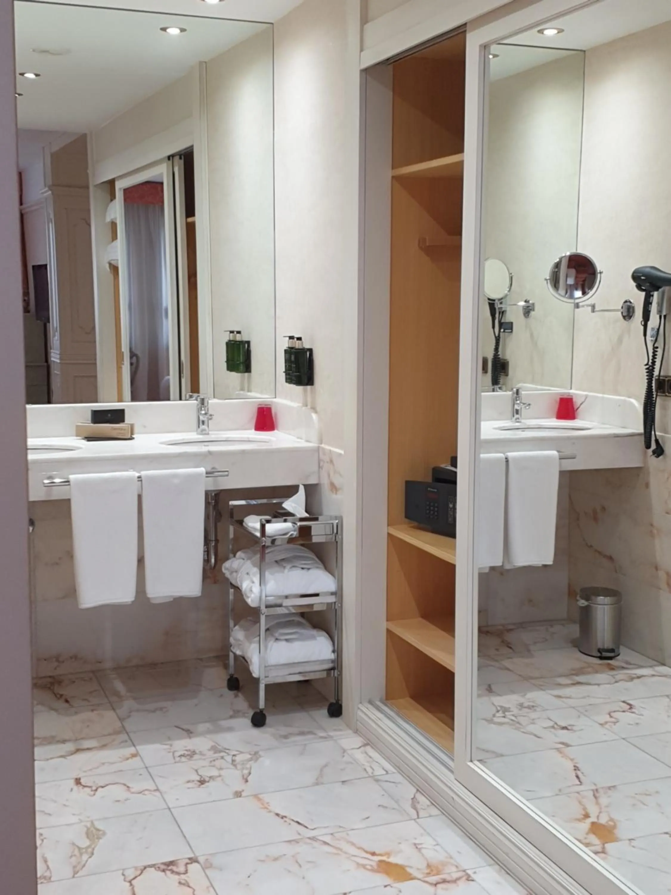 Bathroom in Best Western Premier CMC Girona