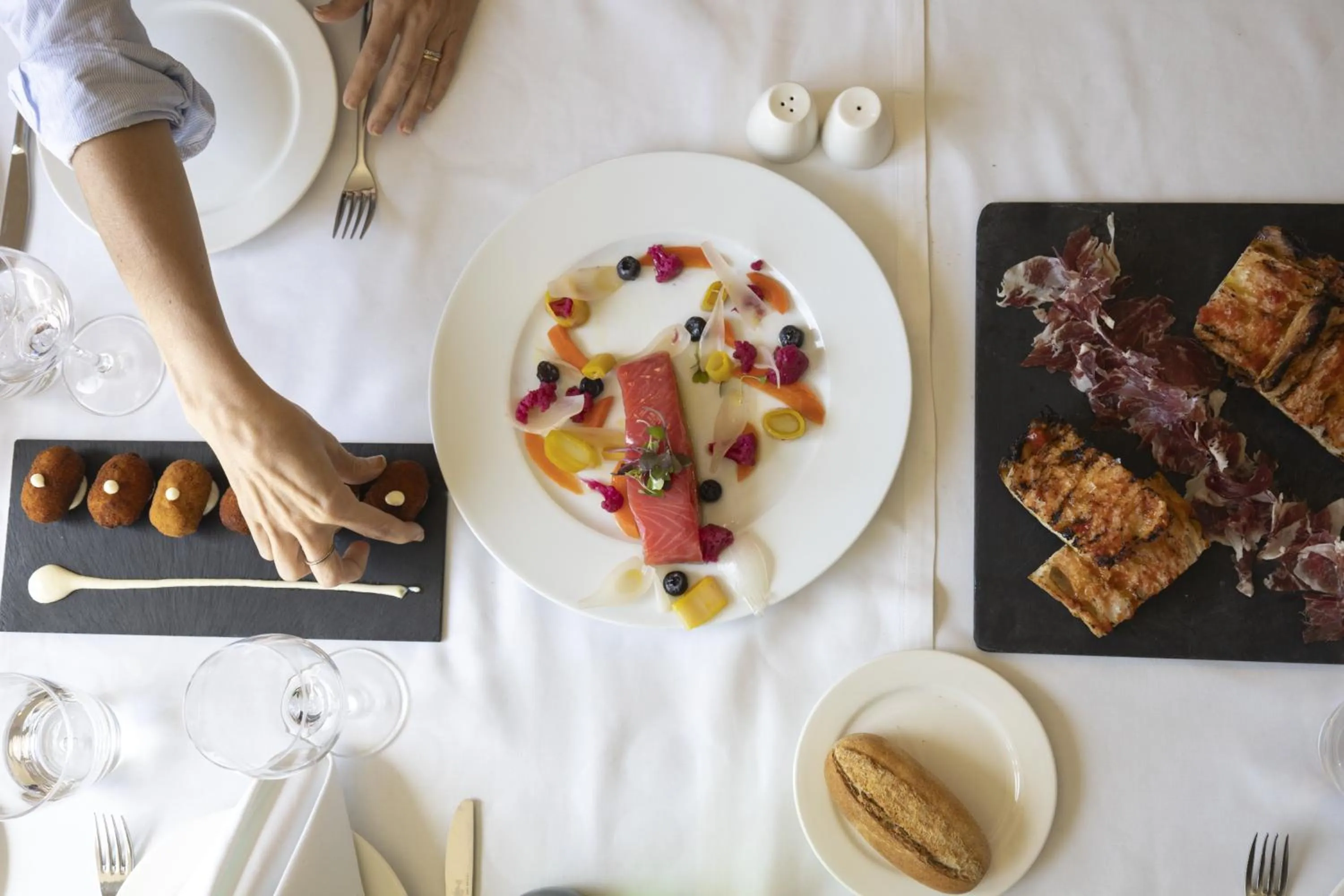 Restaurant/places to eat in Best Western Premier CMC Girona